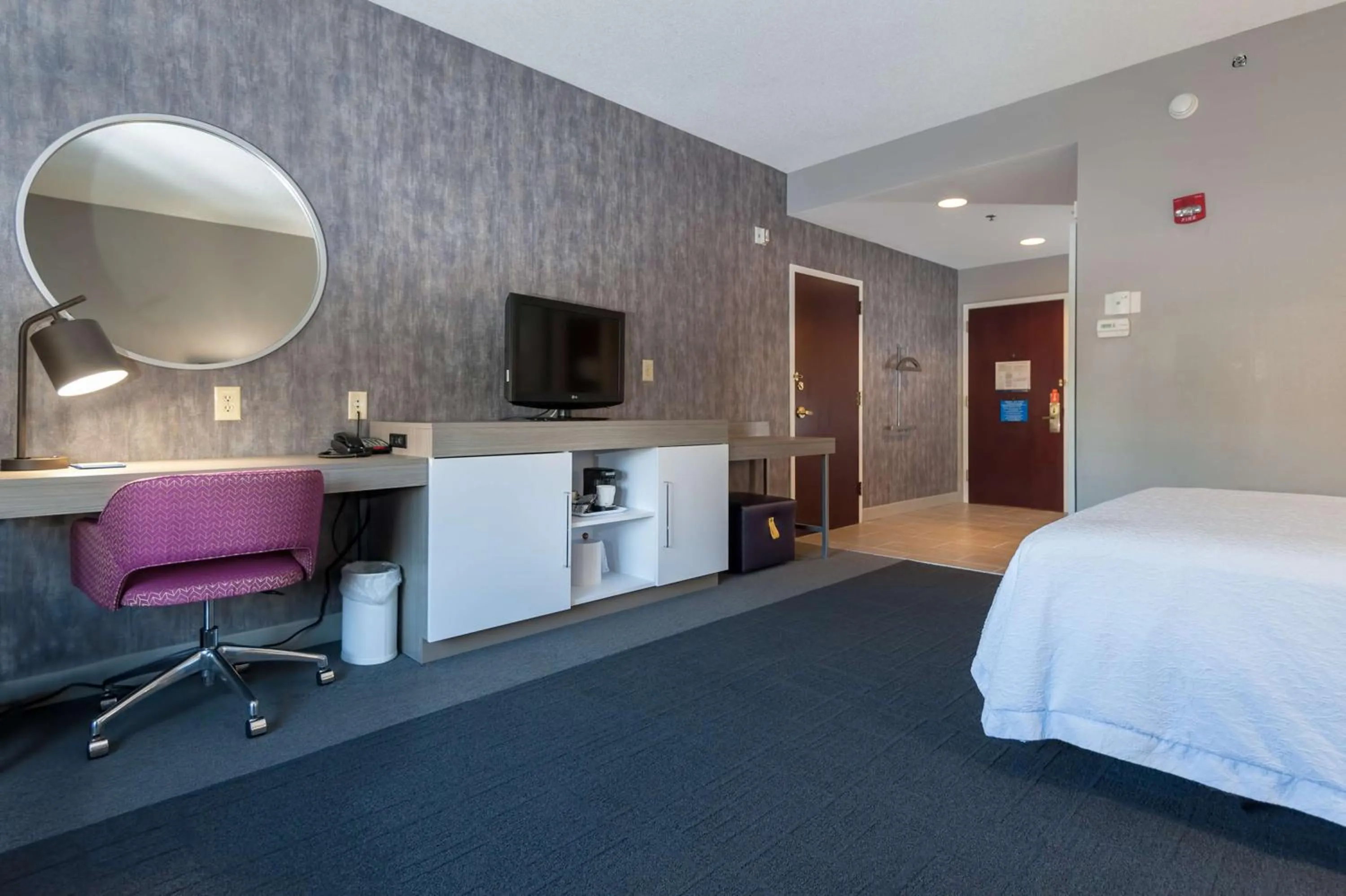 Bedroom, Bed in Hampton Inn East Windsor