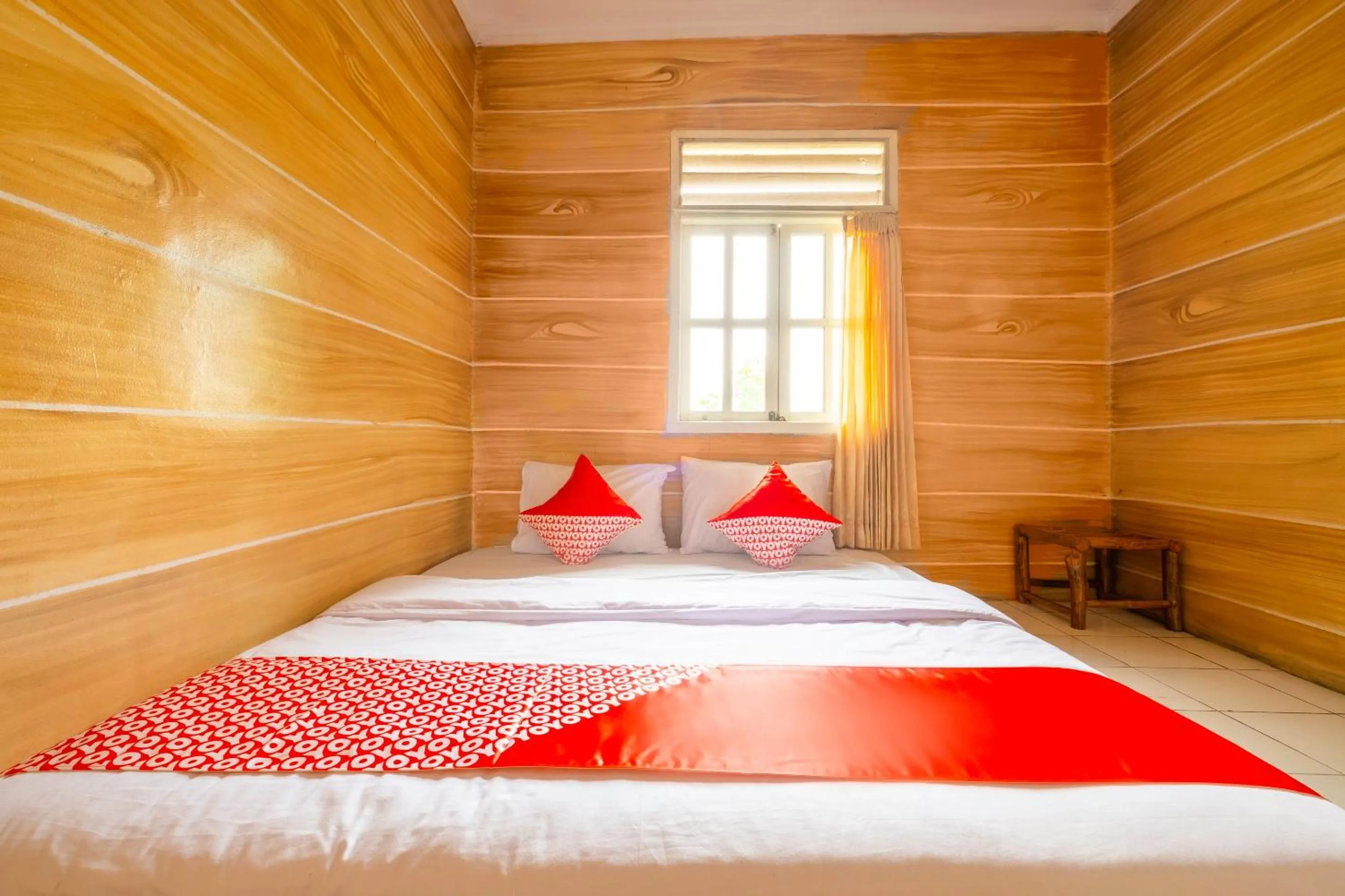Bedroom, Bed in OYO 2278 Cikidang Hunting Resort
