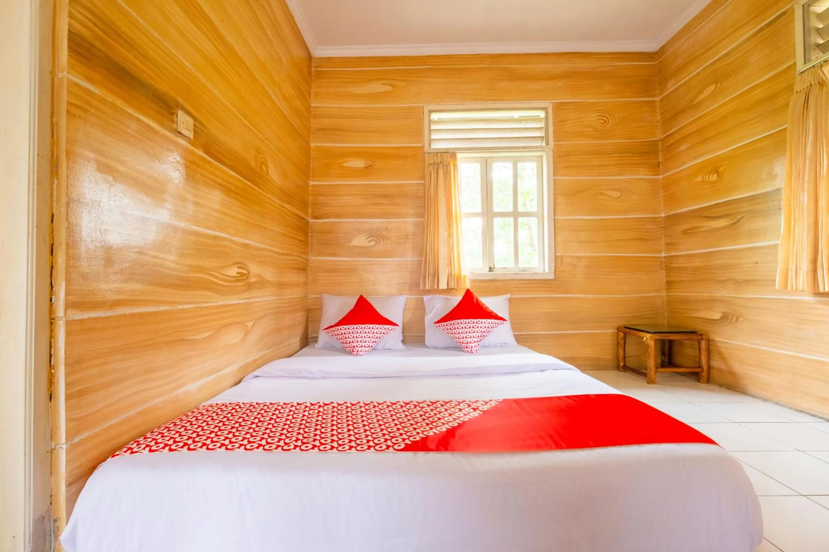 Bedroom, Bed in OYO 2278 Cikidang Hunting Resort