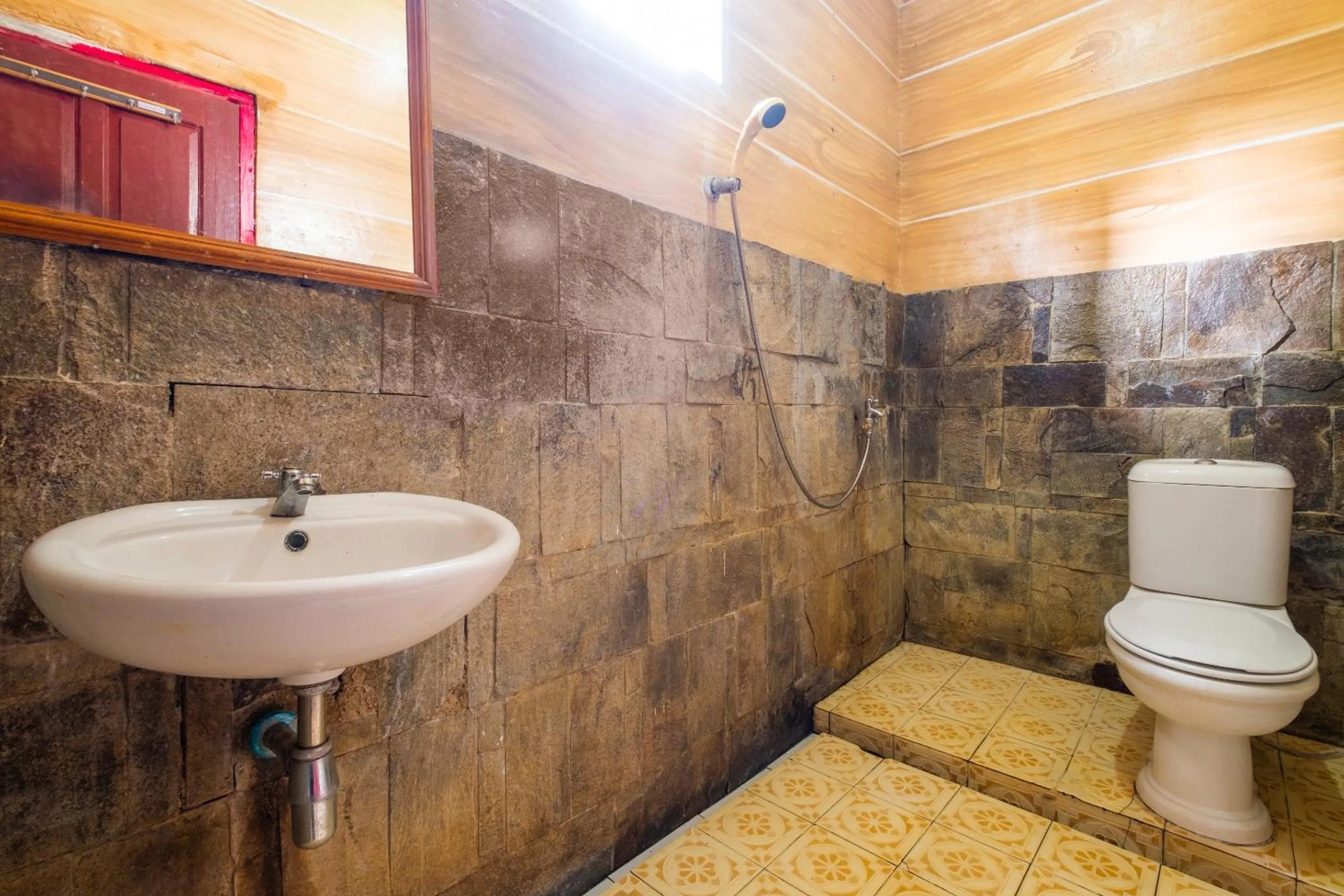 Bathroom in OYO 2278 Cikidang Hunting Resort