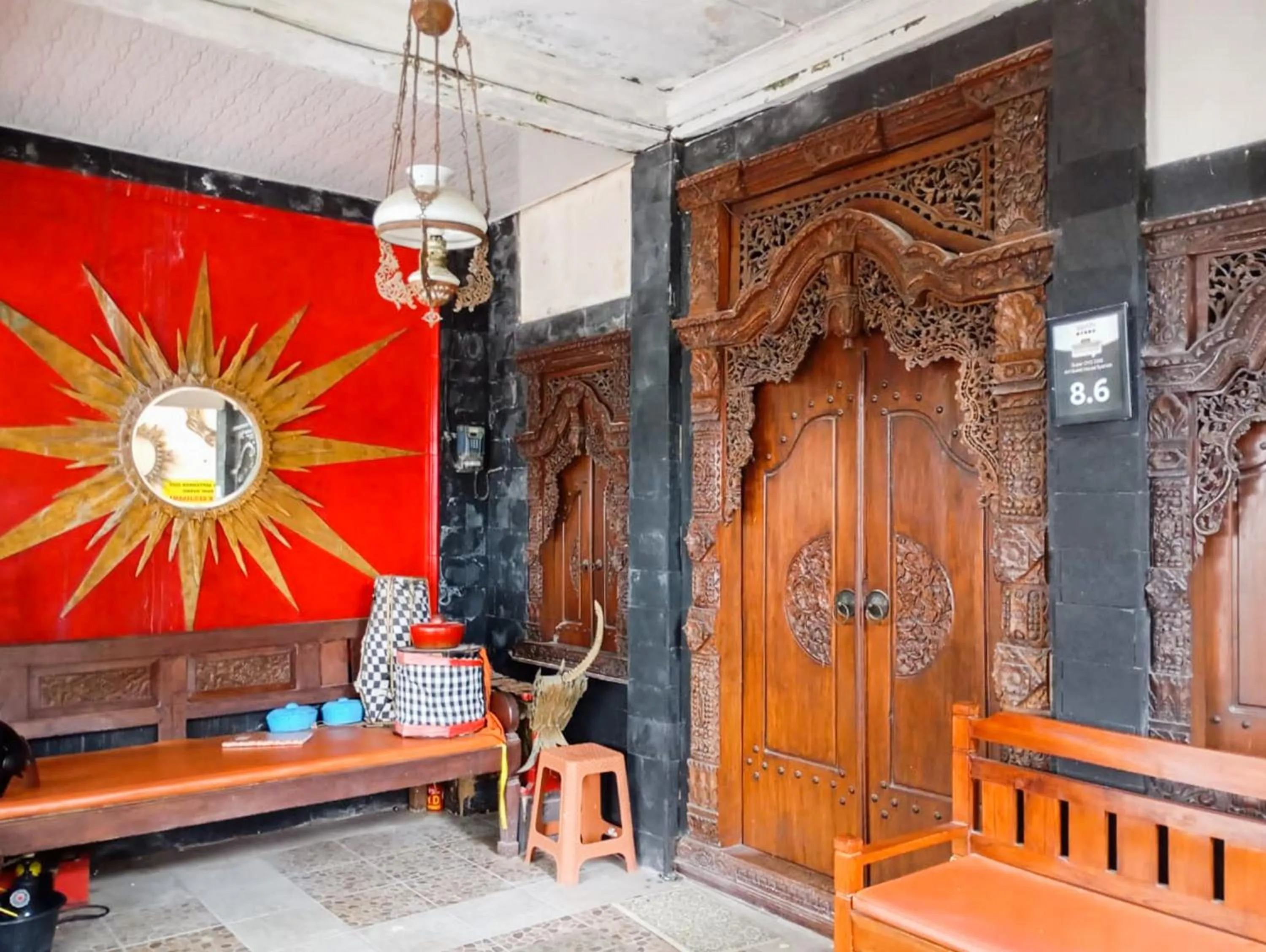 Seating area in Art Guesthouse Syariah Near Malioboro RedPartner