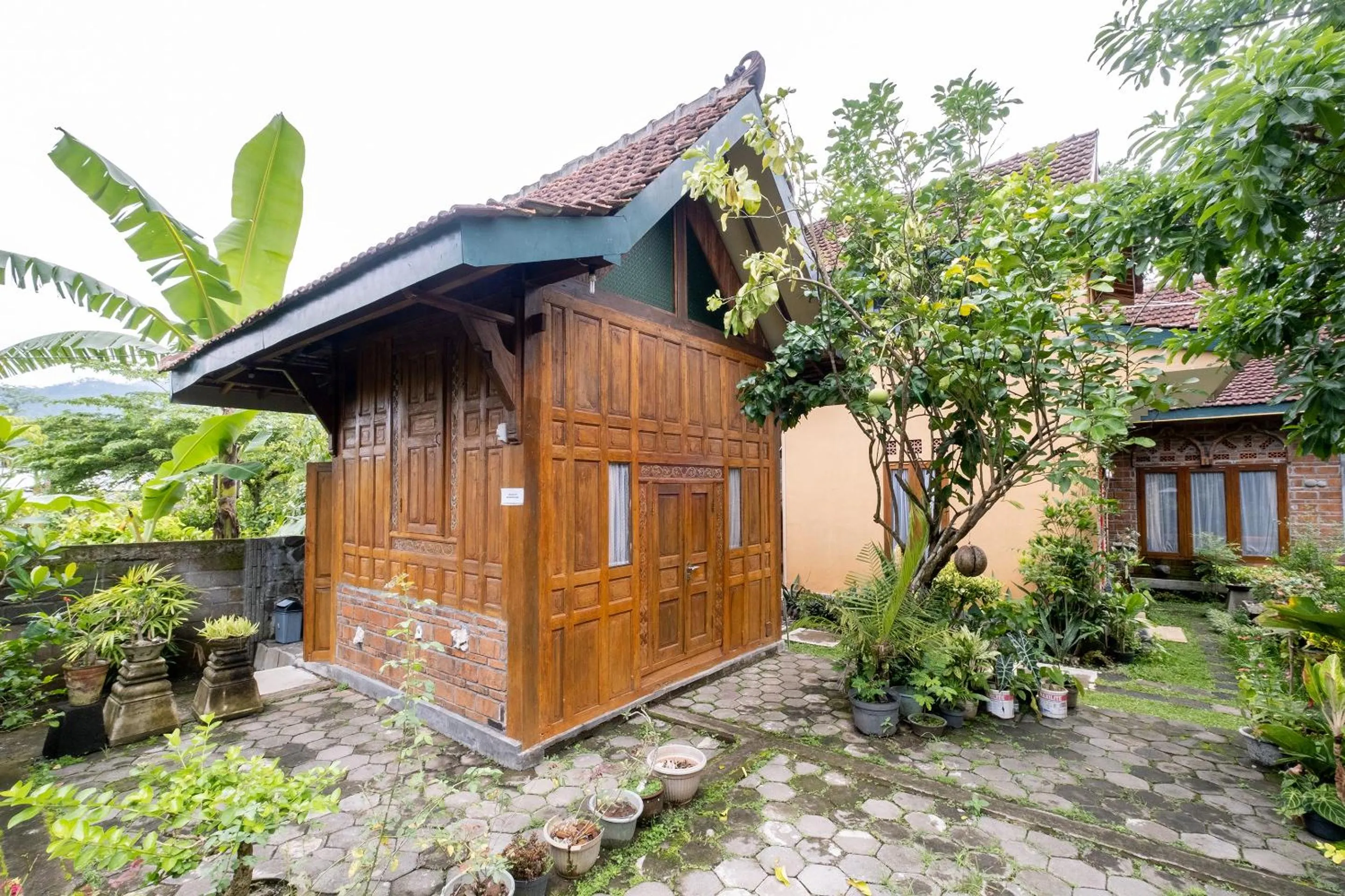 Property building in Mettaloka Guesthouse