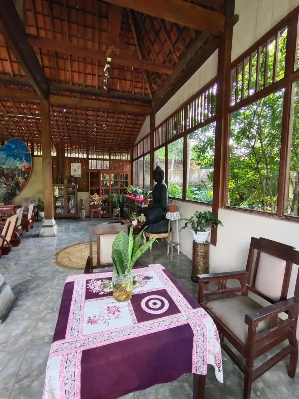 Seating area in Mettaloka Guesthouse
