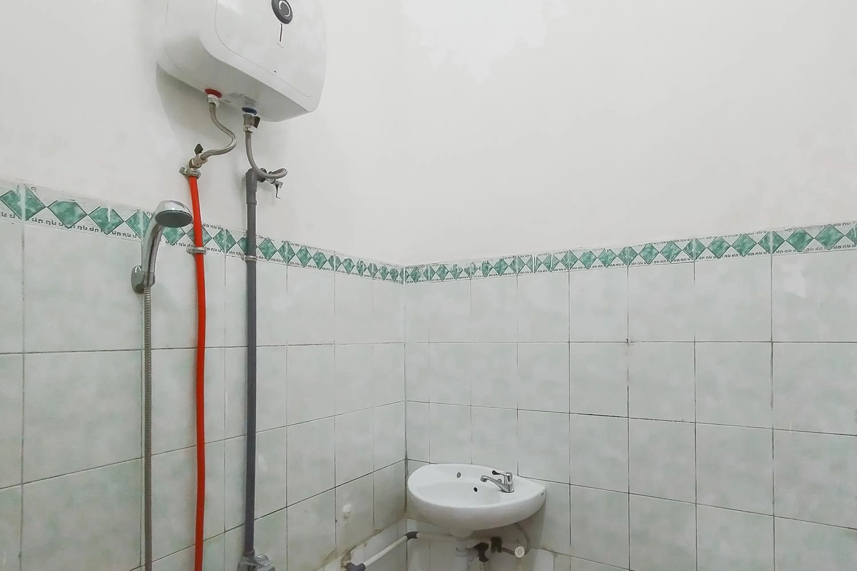 Bathroom in OYO 2301 Hocky Guest House