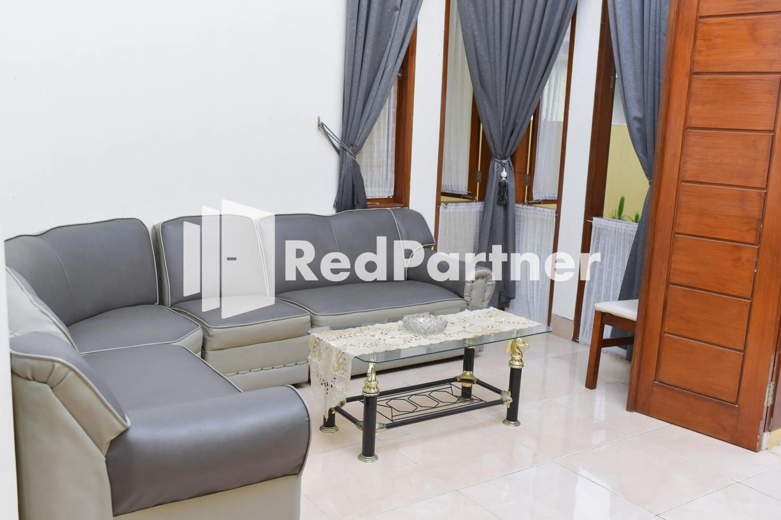Seating area in Homestay Rumah Citra Indah Syariah Mitra RedDoorz