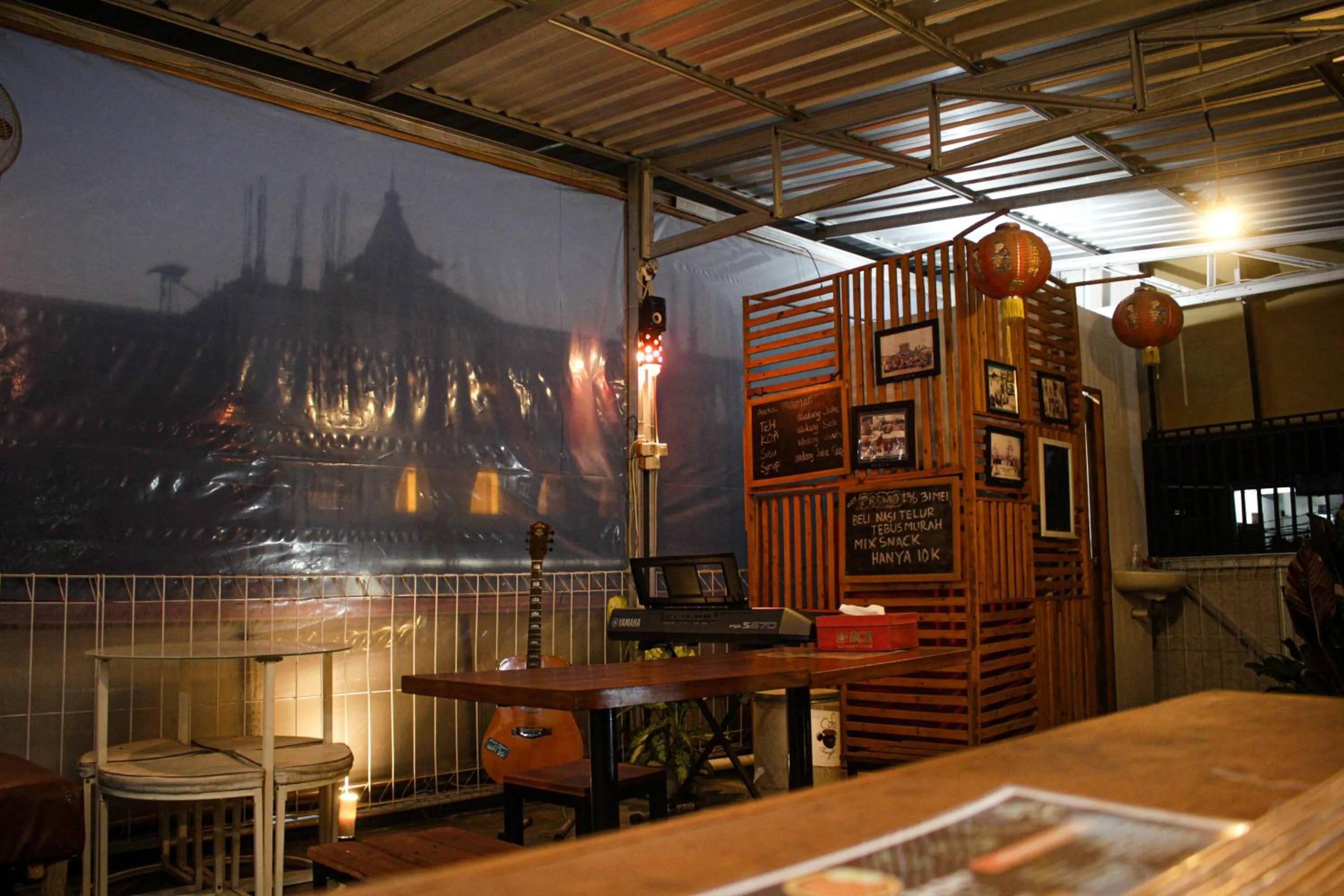 Restaurant/places to eat in Capital O 2258 Santana Syariah Guest House