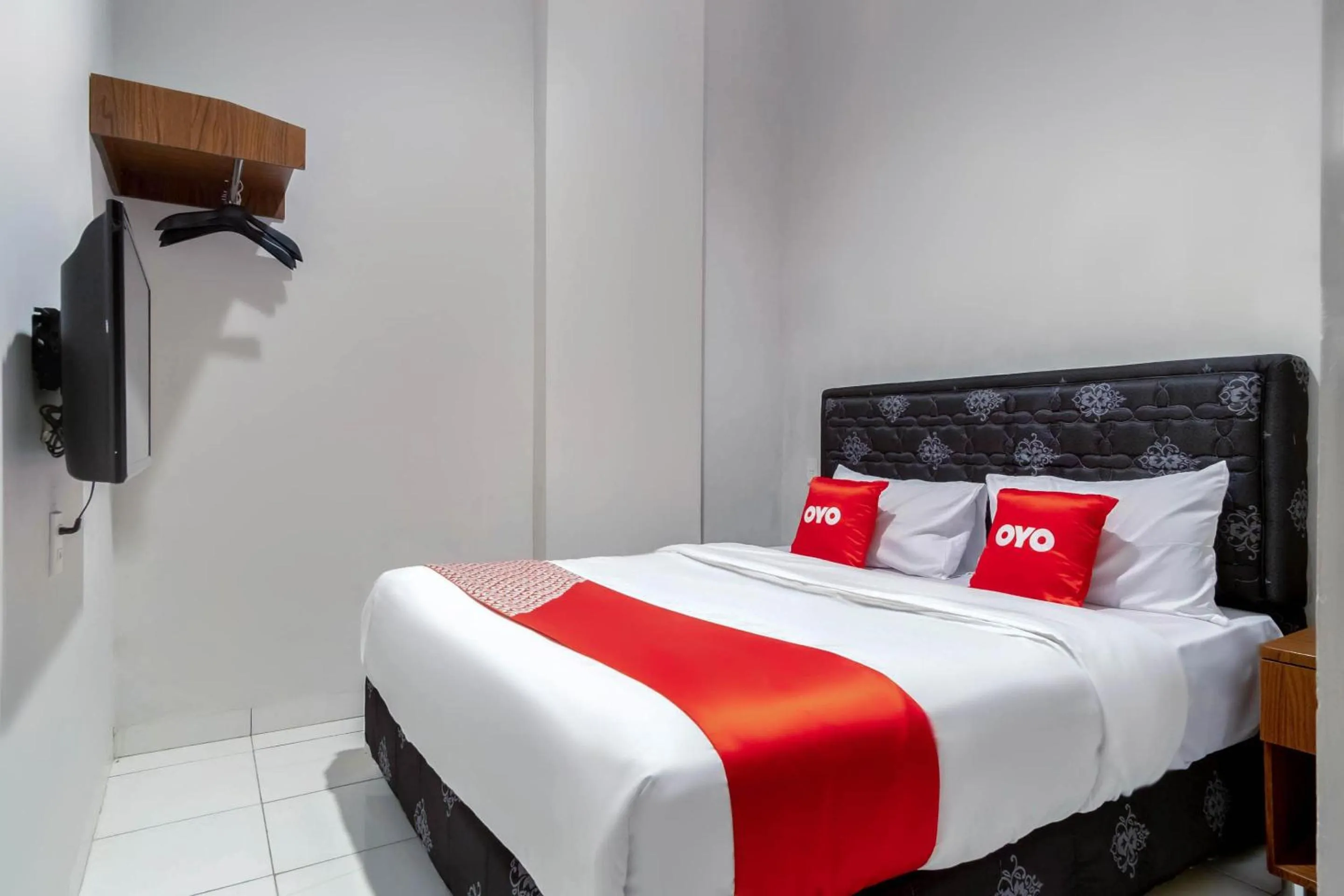 Bedroom, Bed in Hotel O HOMESTAY JAYA