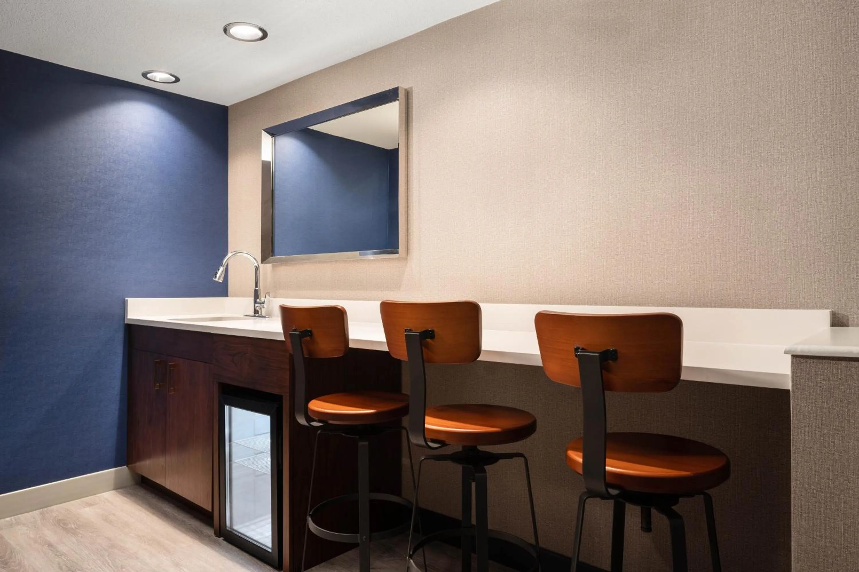 Lounge or bar in Four Points by Sheraton - San Francisco Airport