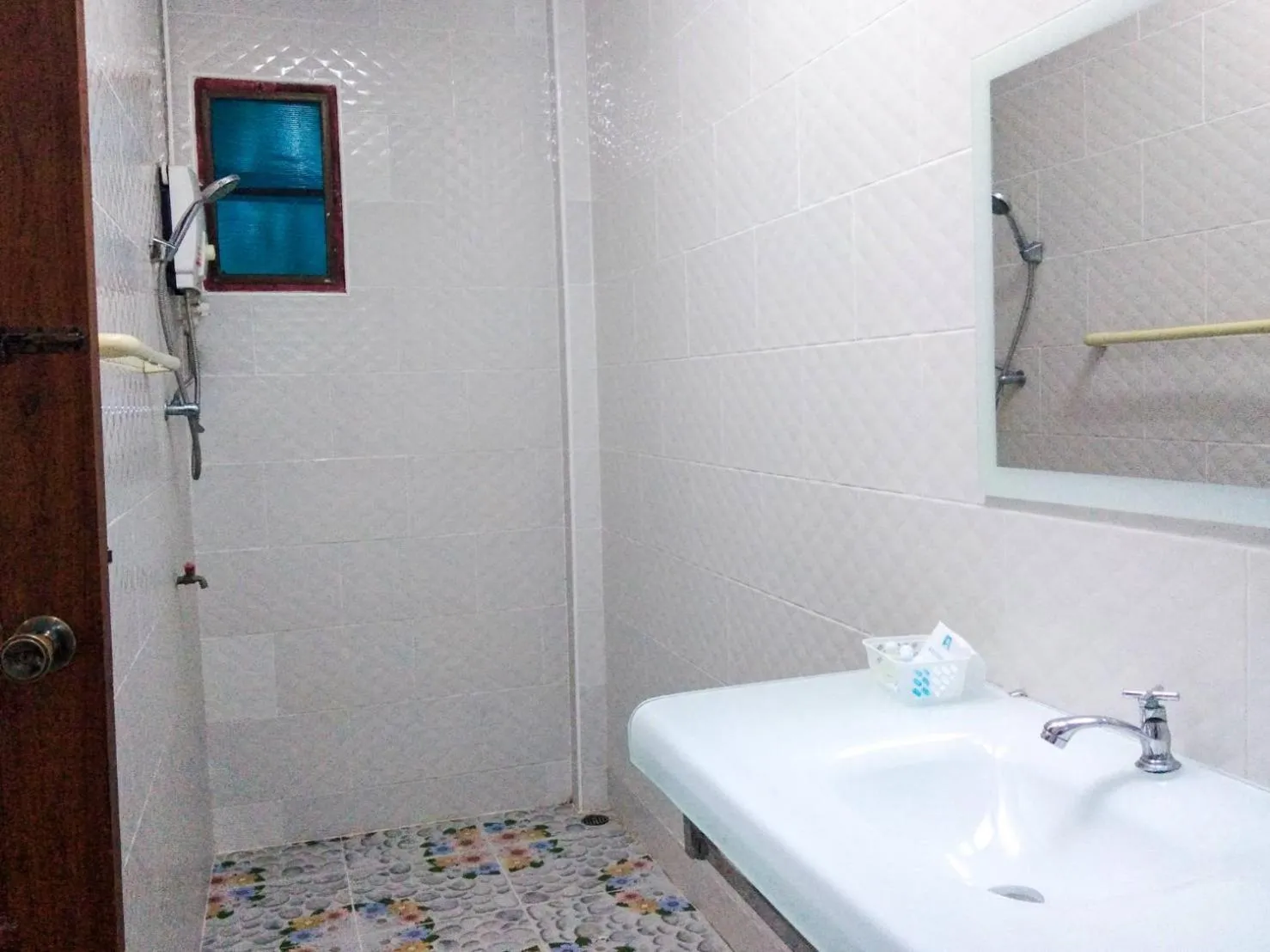 Bathroom in Pechpailin Resort