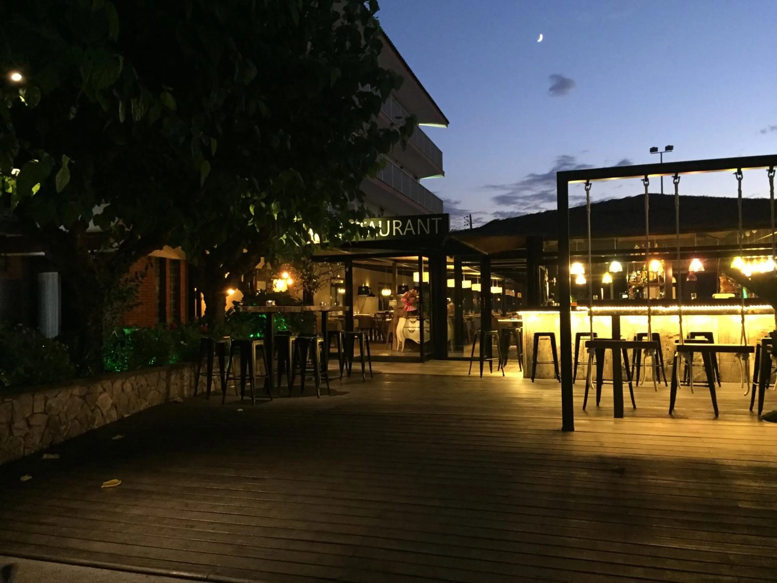 Restaurant/places to eat in Hostal SolFina