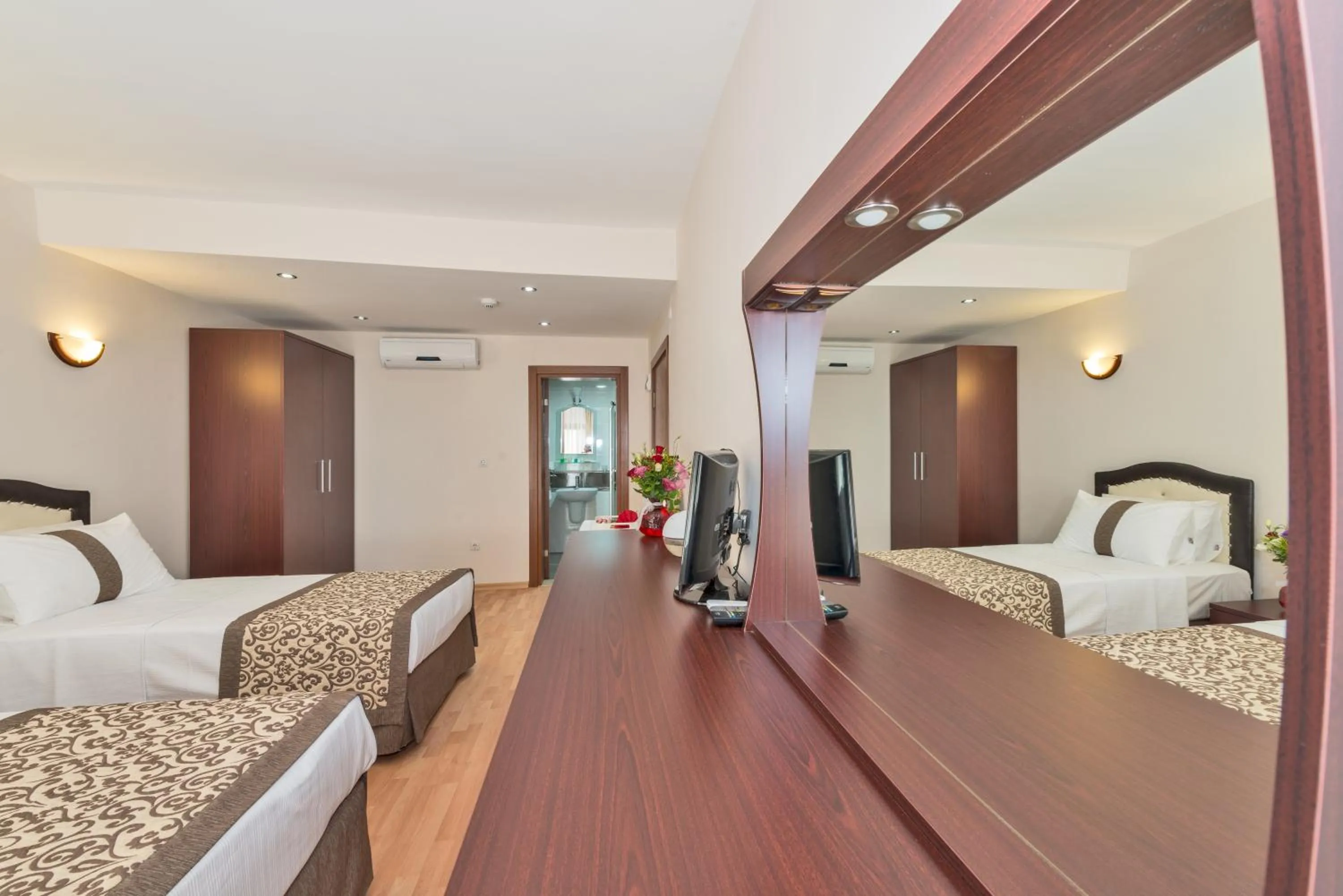 Photo of the whole room, Bed in Taxim Hotel Marin