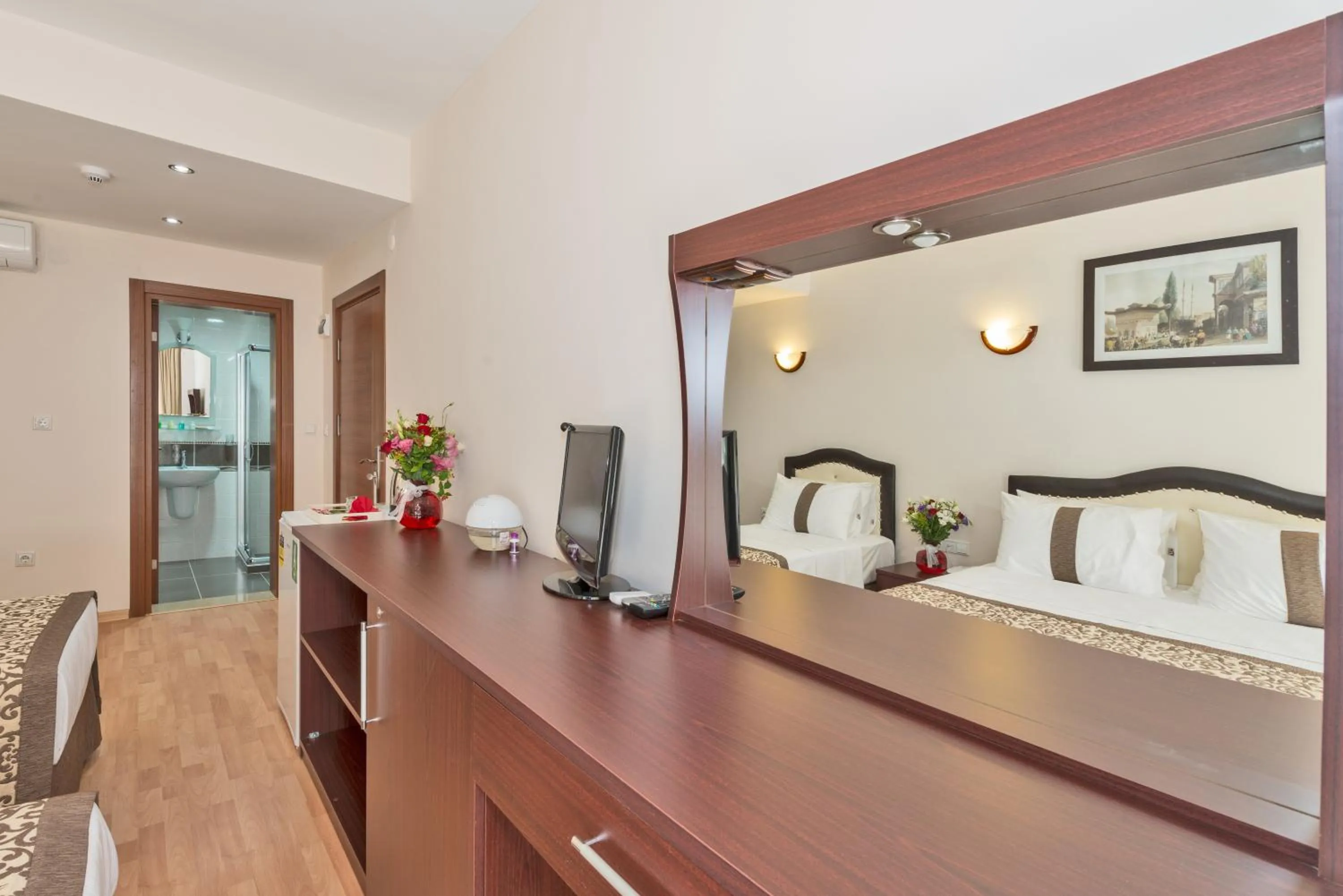 Seating area, Bed in Taxim Hotel Marin