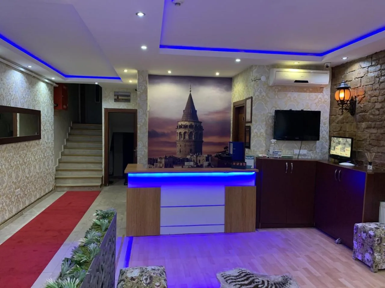 Facade/entrance in Taxim Hotel Marin