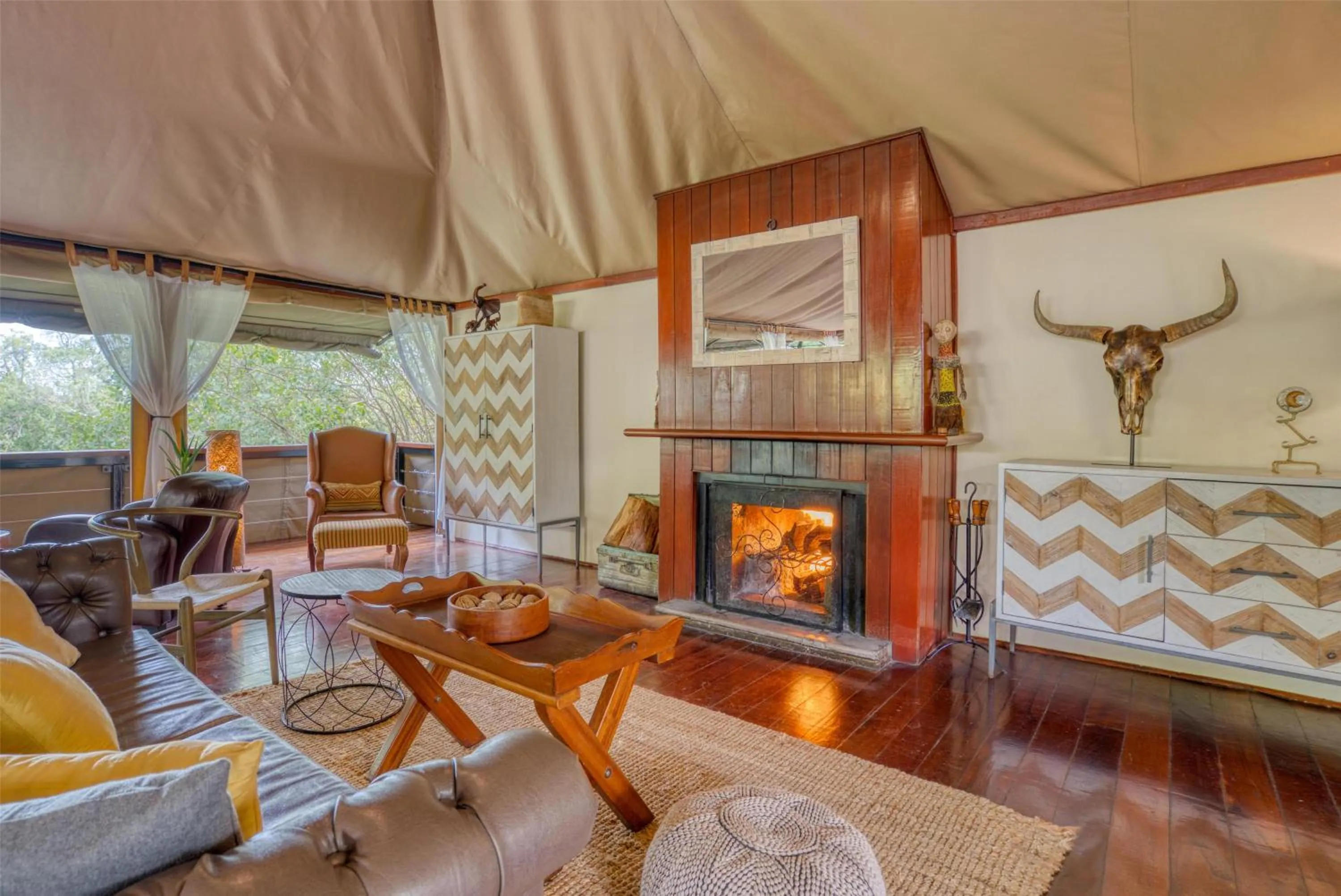 Lounge or bar in Olare Mara Kempinski