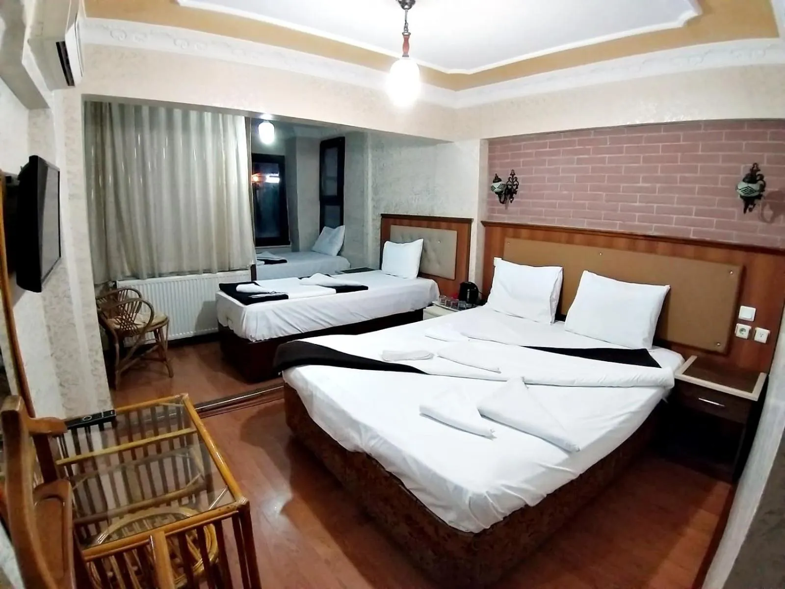 Photo of the whole room, Bed in Istanbul Sydney Hotel