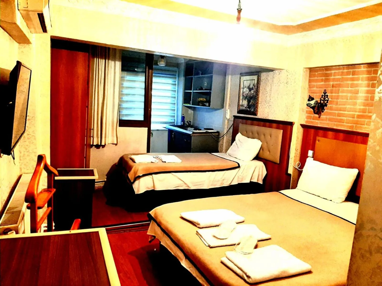 Photo of the whole room, Bed in Istanbul Sydney Hotel