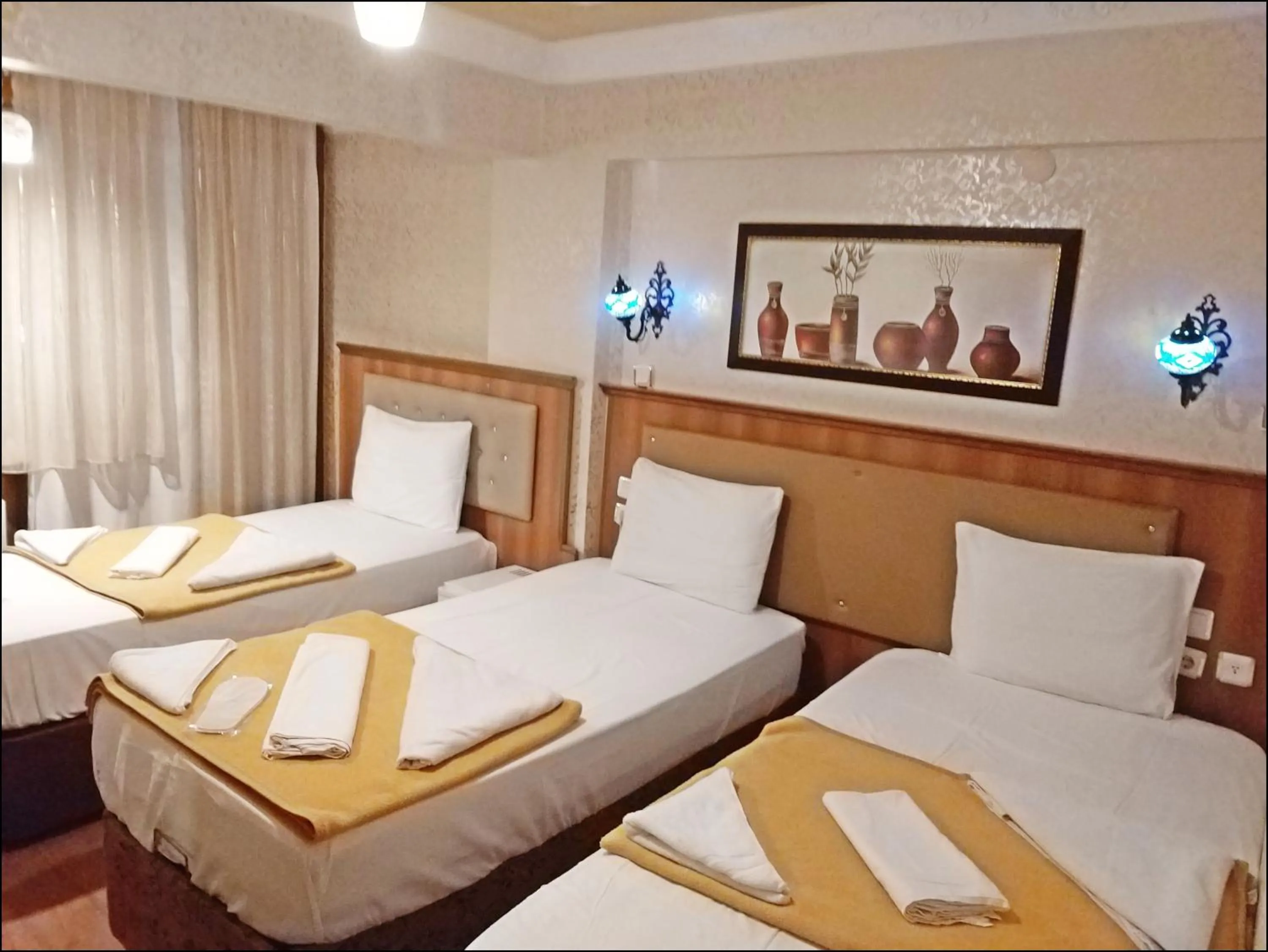 Photo of the whole room, Bed in Istanbul Sydney Hotel