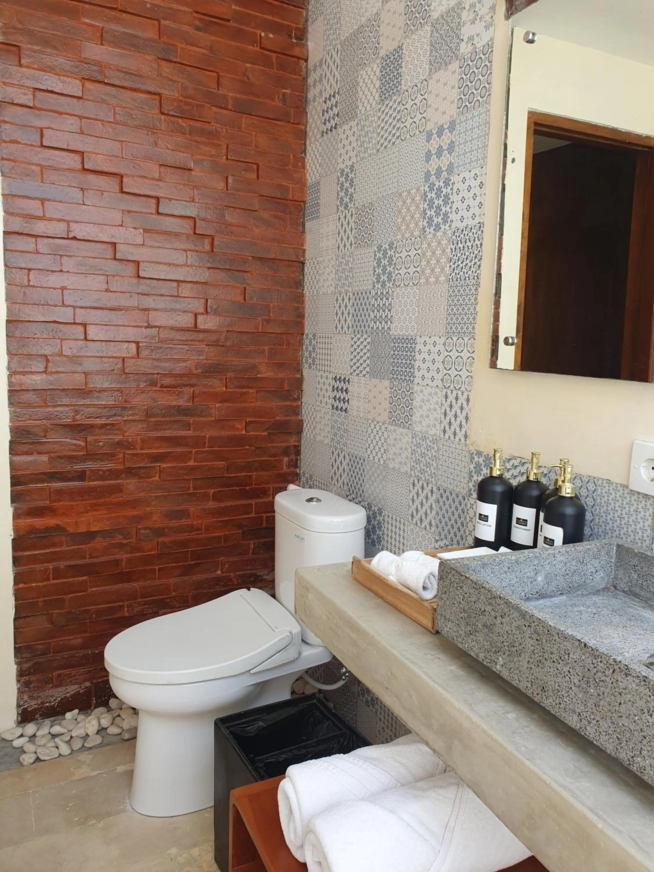 Toilet in La Pan Nam Exotic Villas and Spa