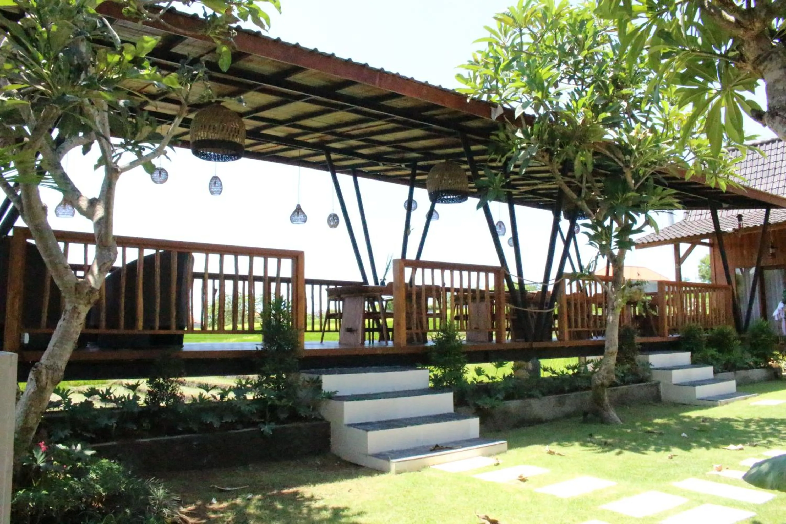 Restaurant/places to eat in La Pan Nam Exotic Villas and Spa