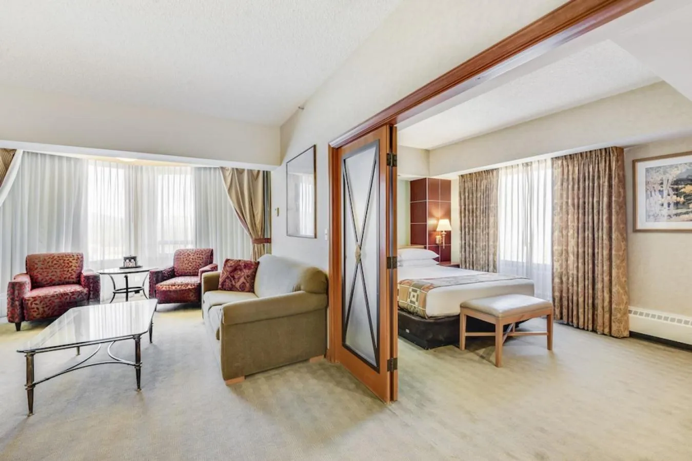 Living room, Bed in Harrah's Lake Tahoe, A Caesars Destination