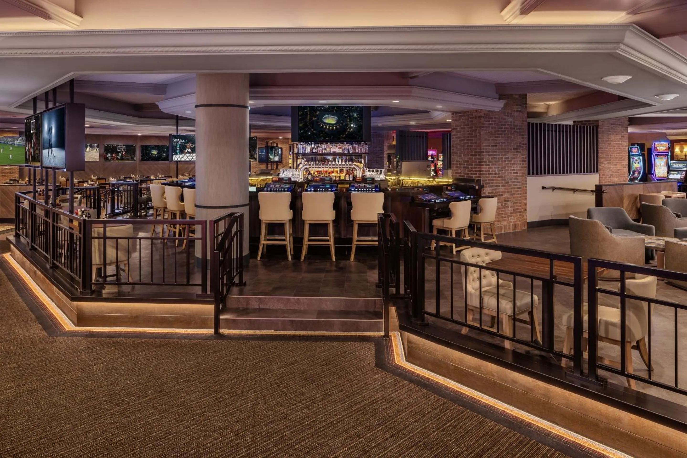 Lounge or bar in Harrah's Lake Tahoe, A Caesars Destination