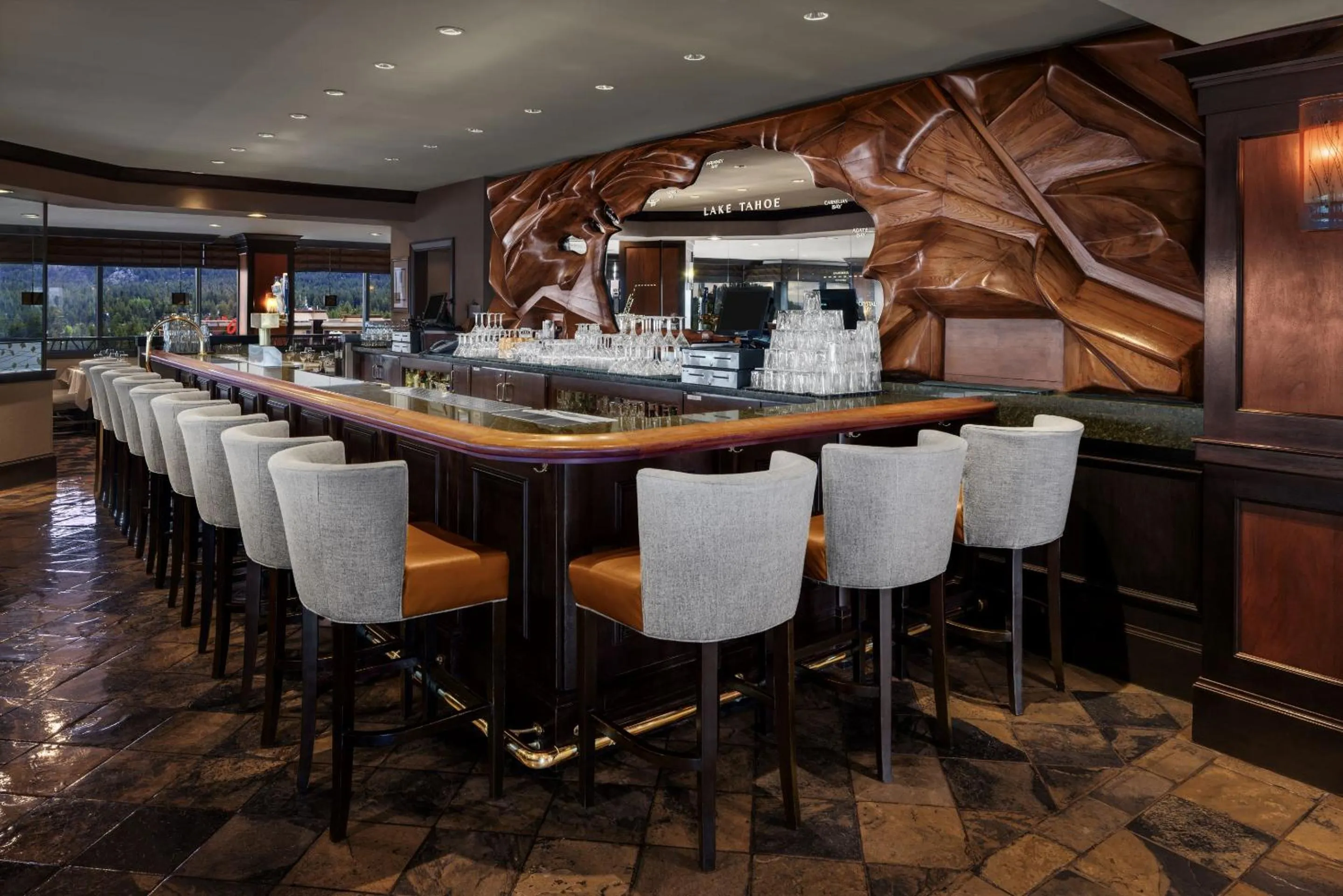 Lounge or bar in Harrah's Lake Tahoe, A Caesars Destination