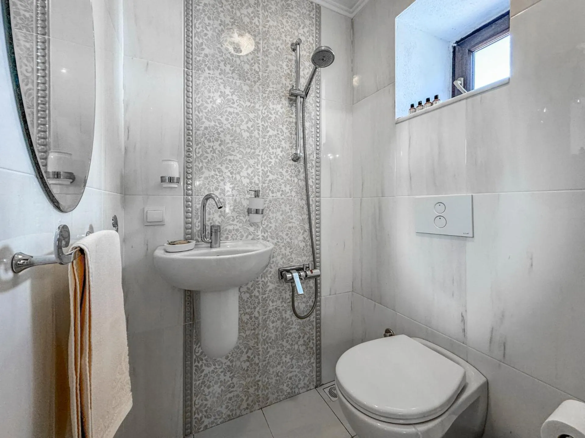 Shower in Ha La Bodrum