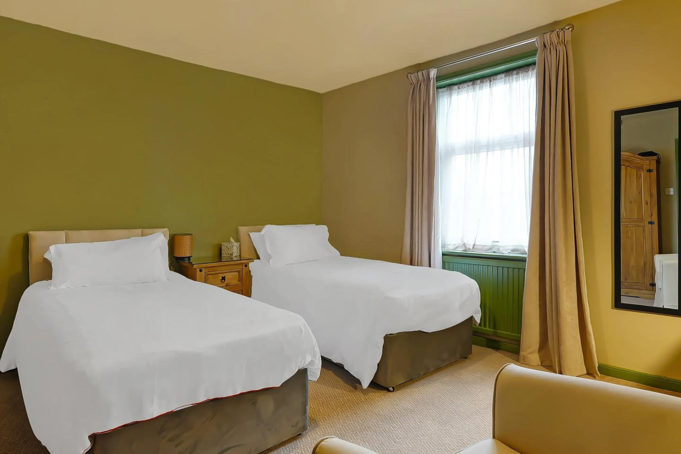 Bedroom, Bed in OYO The White Horse, Ripon North Yorkshire