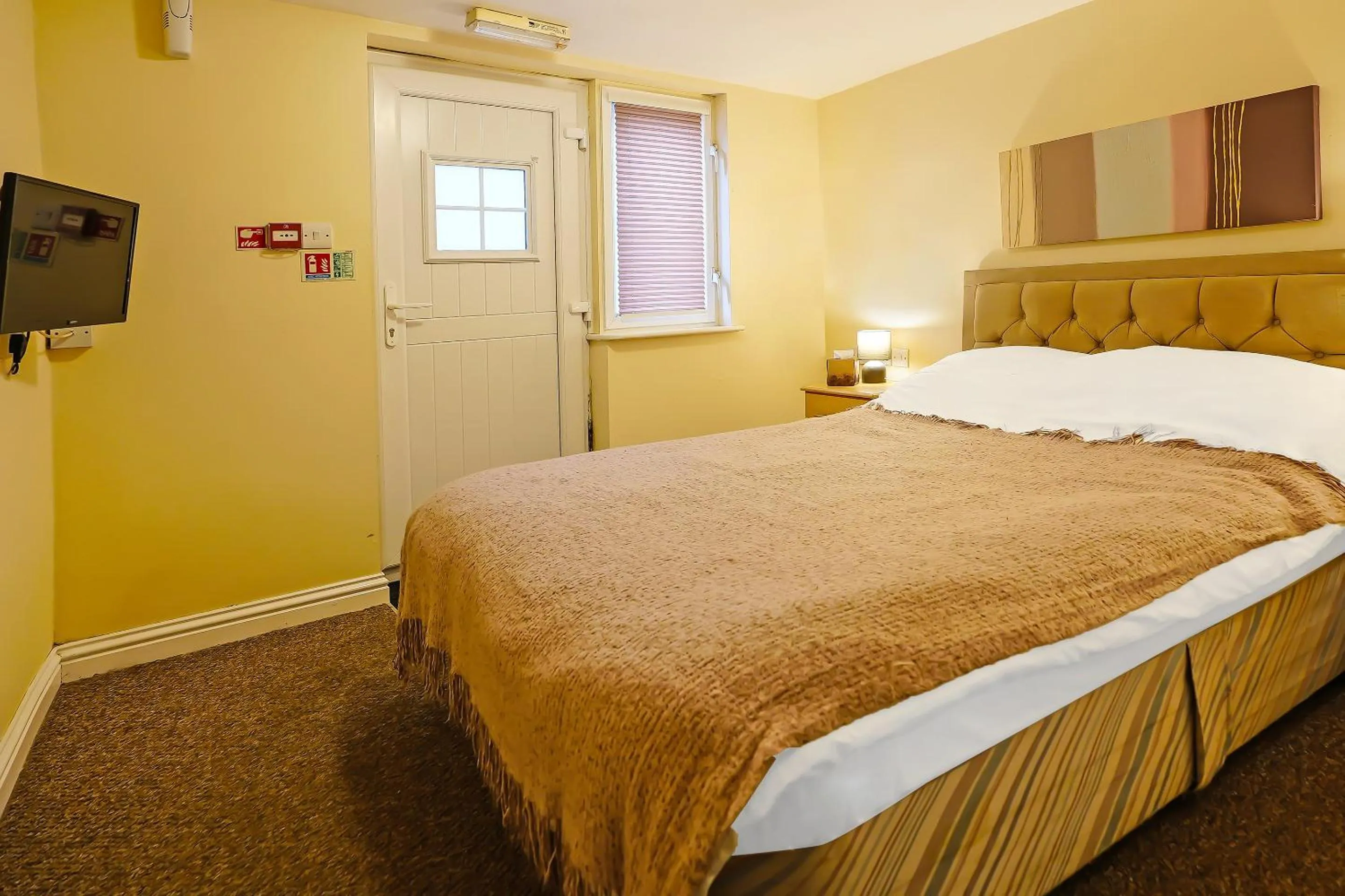 Bedroom, Bed in OYO The White Horse, Ripon North Yorkshire