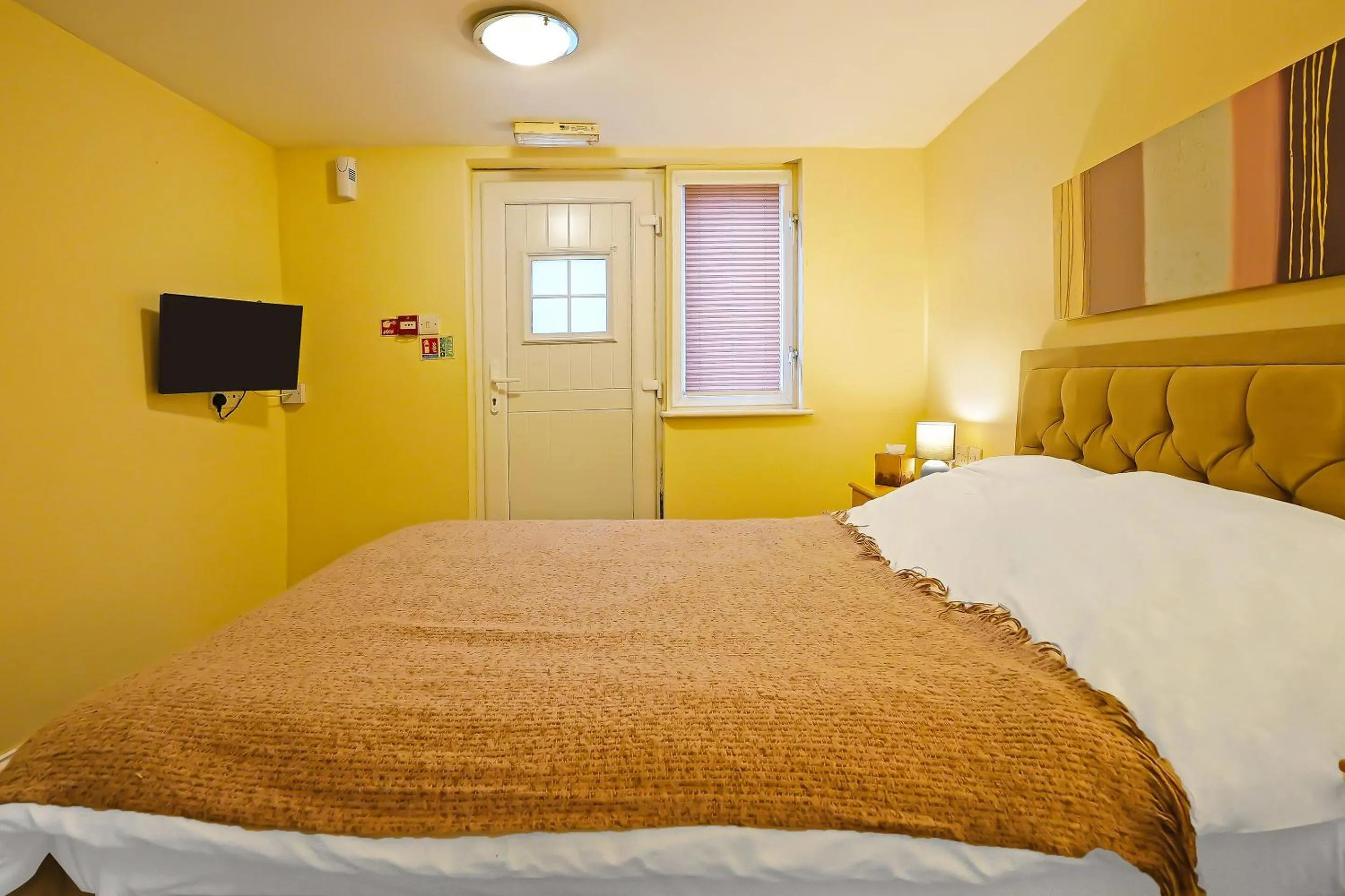 Bedroom, Bed in OYO The White Horse, Ripon North Yorkshire