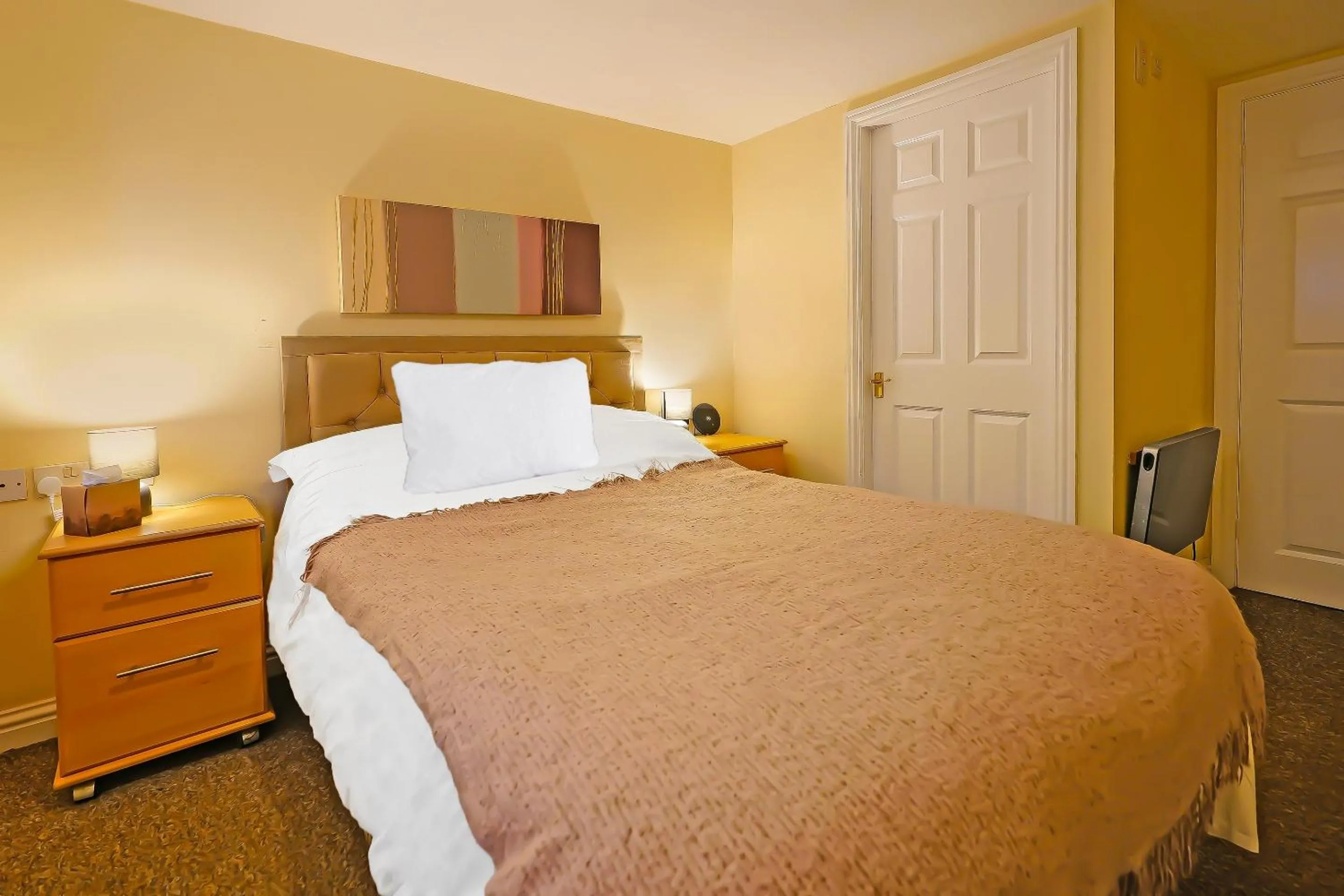 Bedroom, Bed in OYO The White Horse, Ripon North Yorkshire