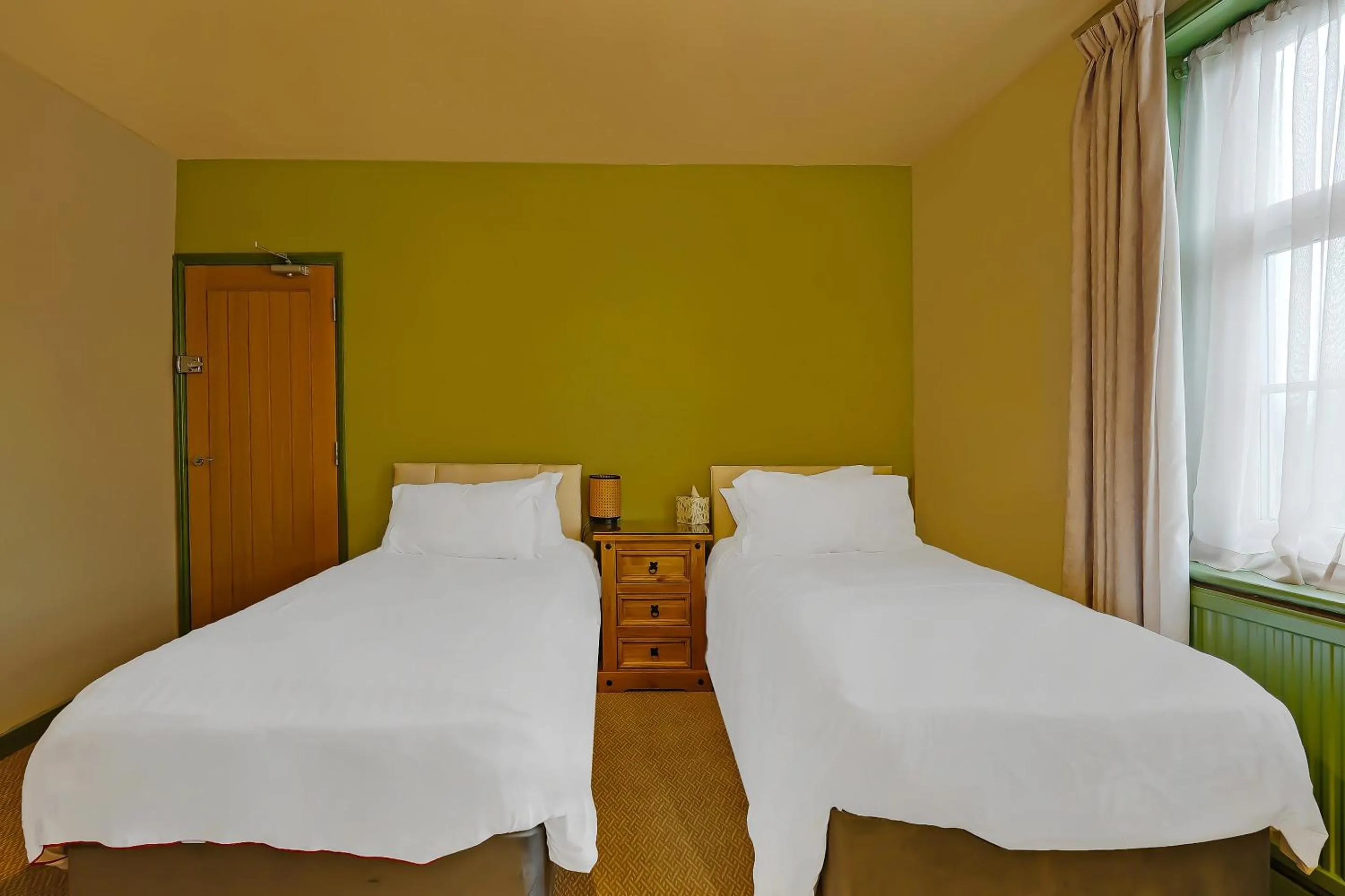 Bedroom, Bed in OYO The White Horse, Ripon North Yorkshire