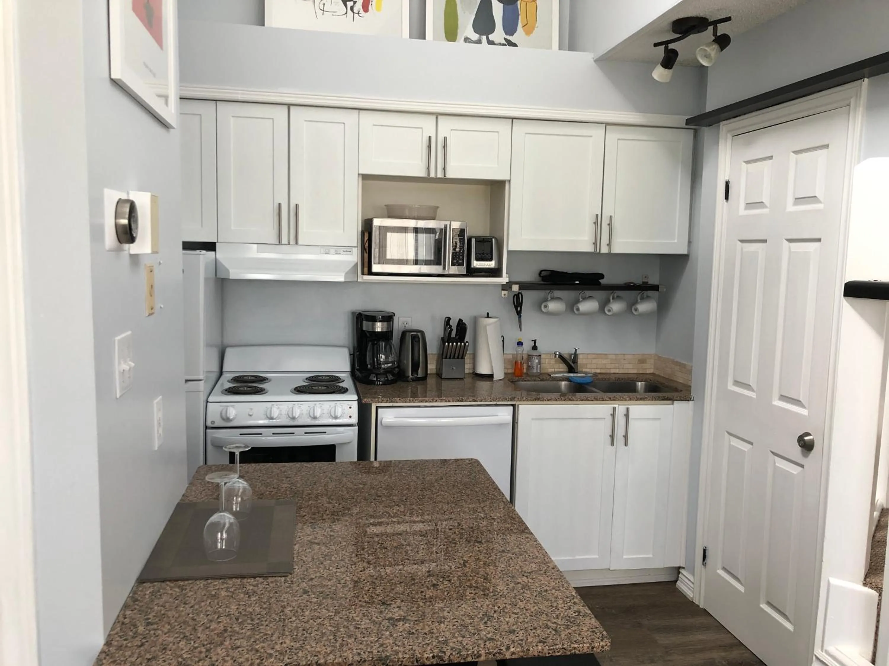 Kitchen or kitchenette in Artistic Hillside Loft