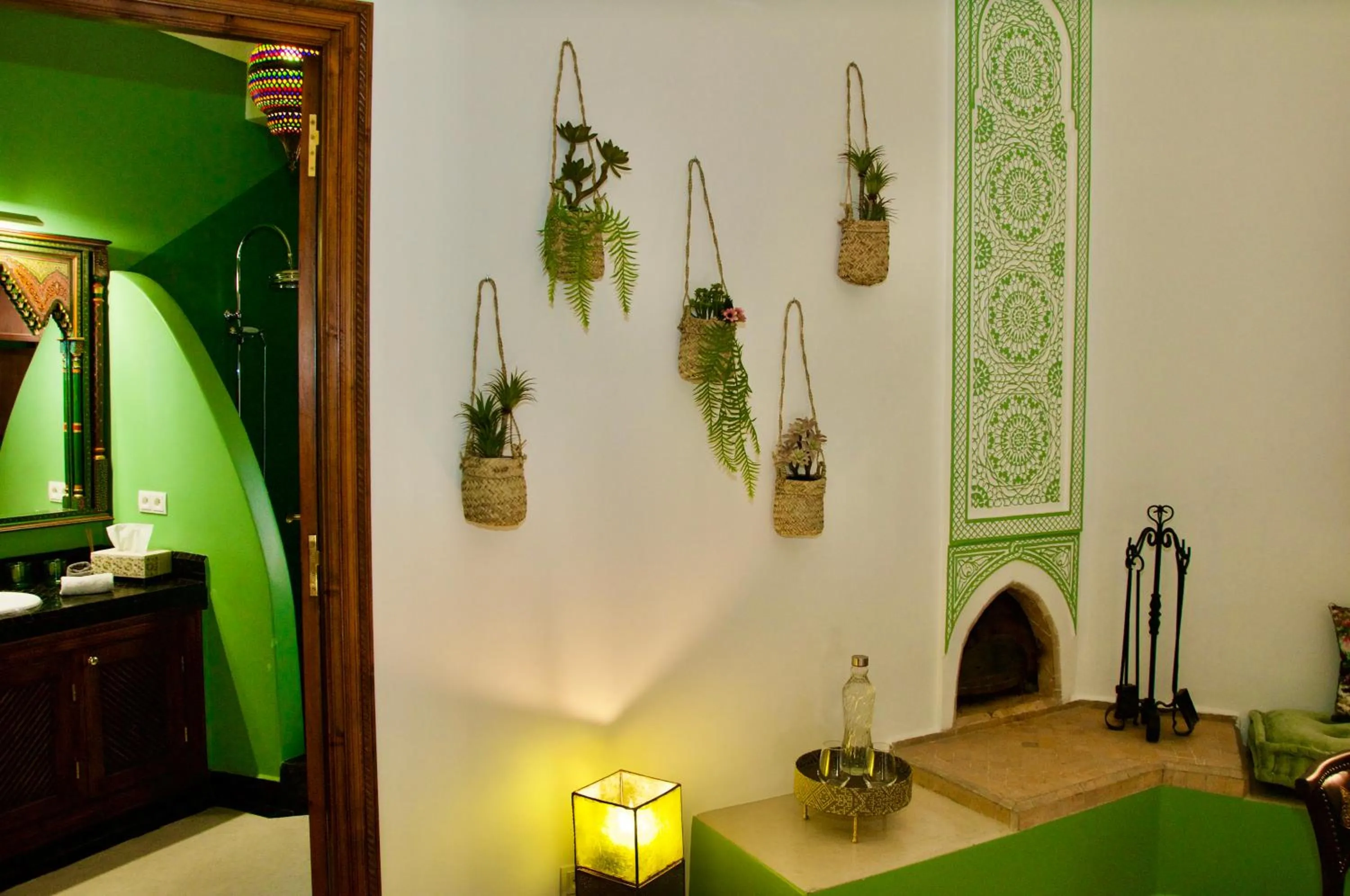 Photo of the whole room in La Claire Fontaine