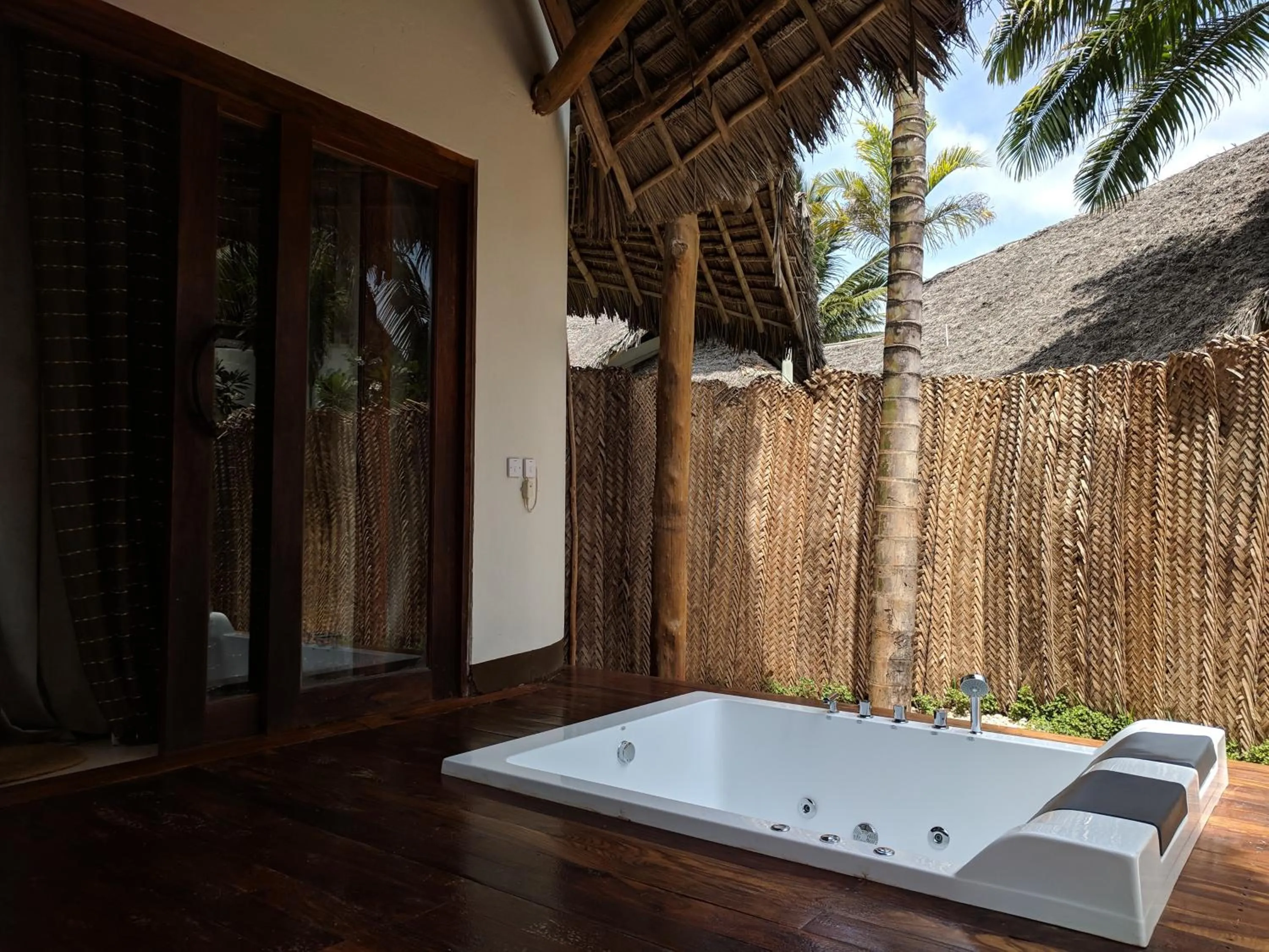 Patio in Kena Beach Hotel