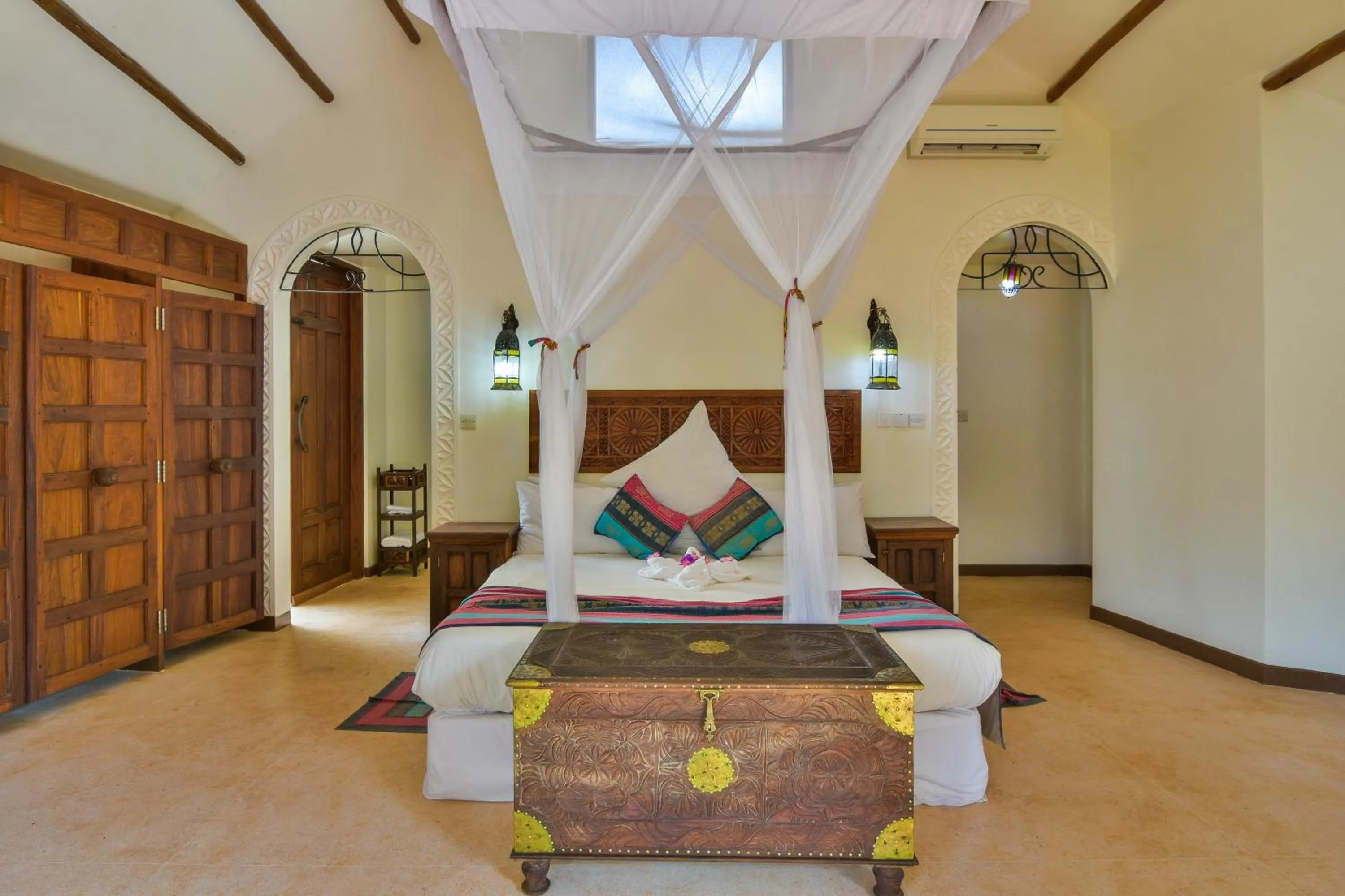 Bedroom, Bed in Kena Beach Hotel