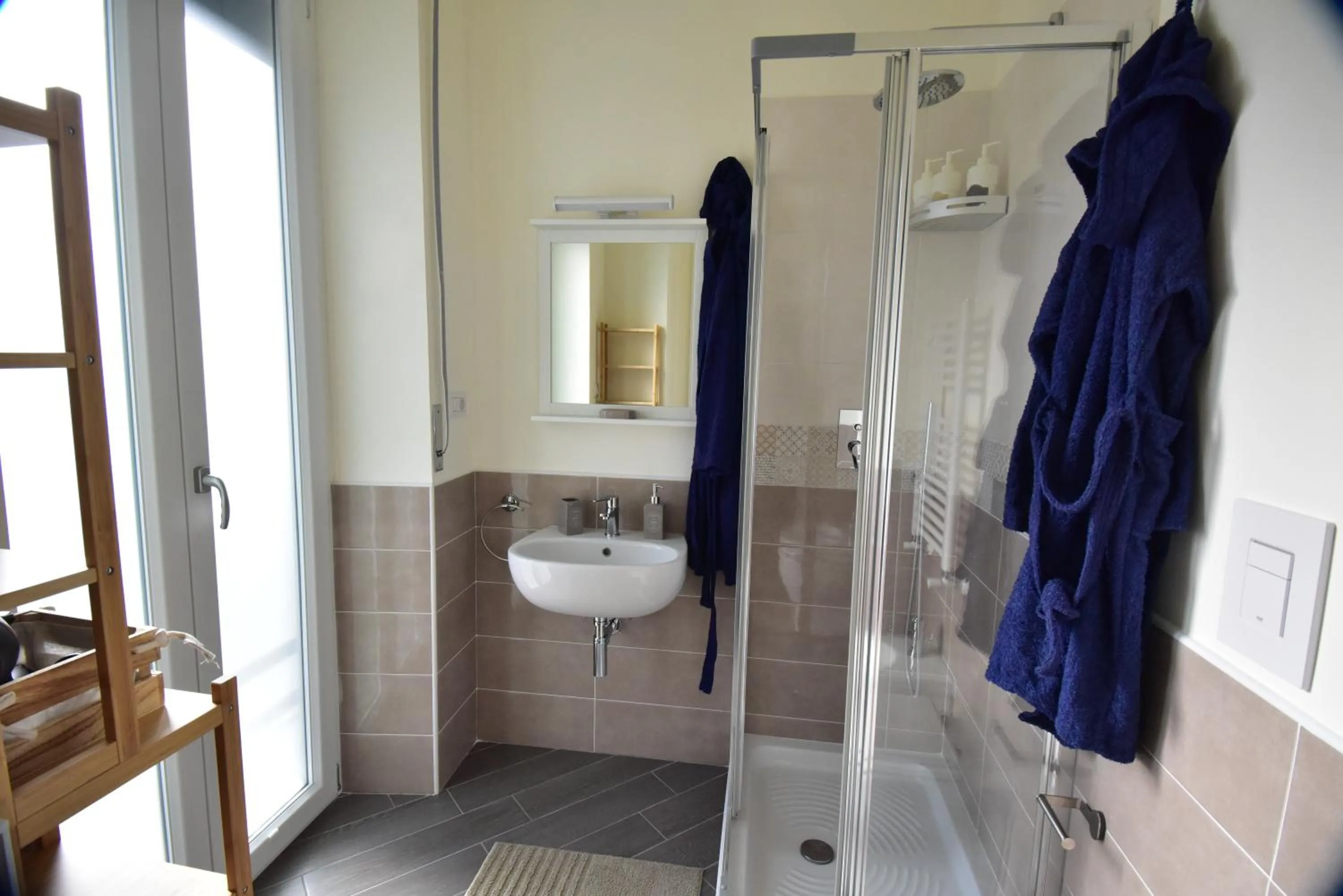 Shower in B&B Lambda