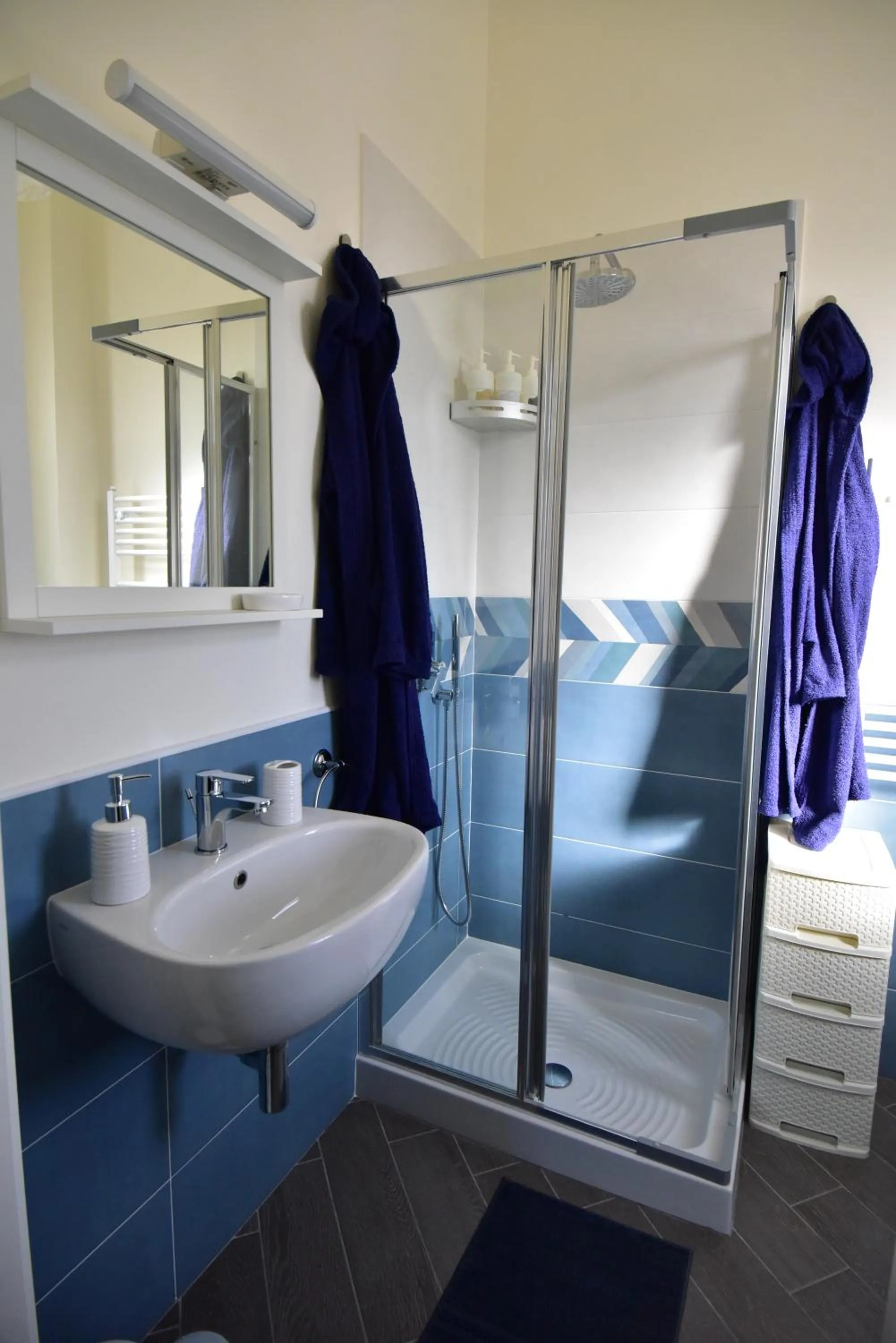 Shower in B&B Lambda