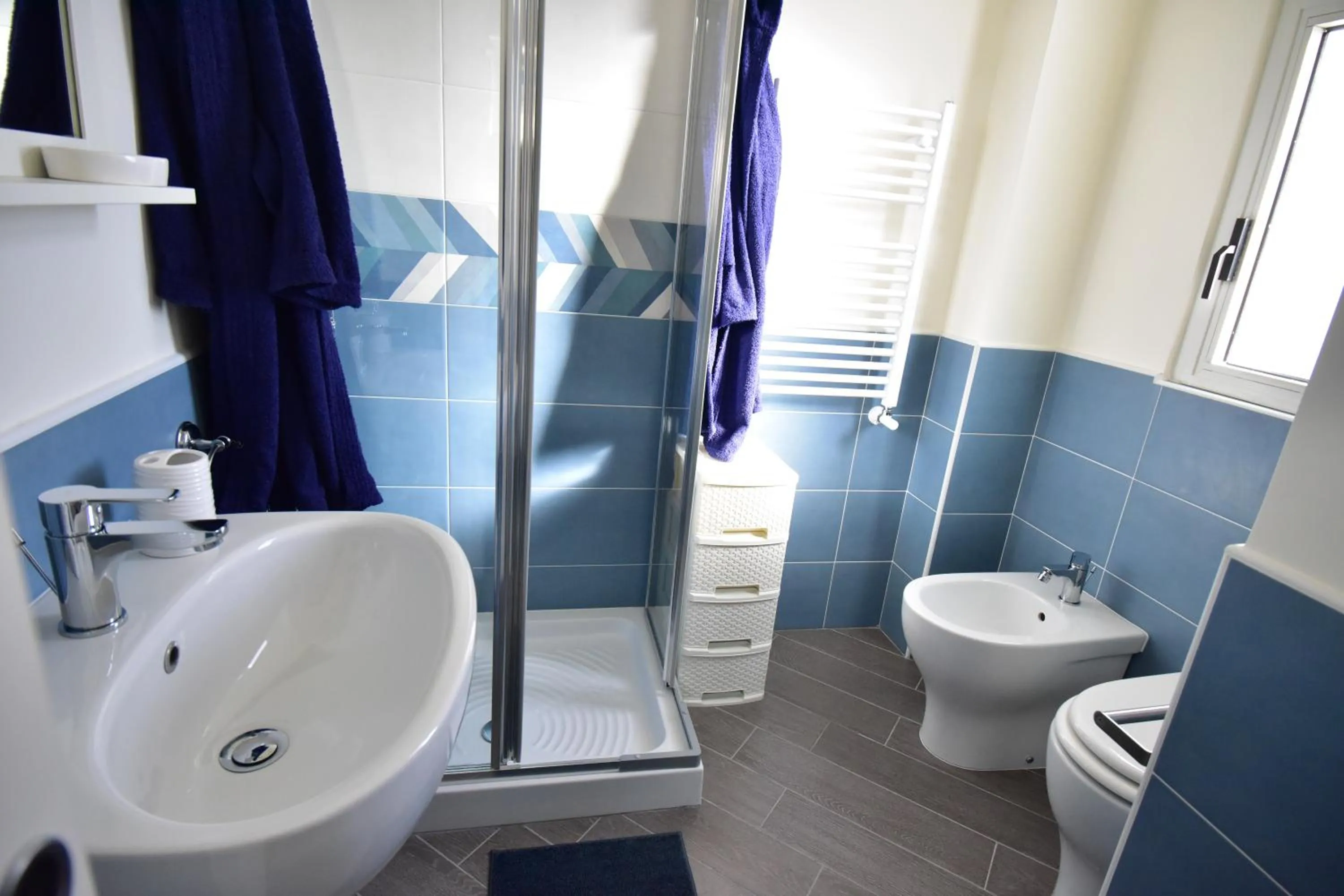 Shower in B&B Lambda