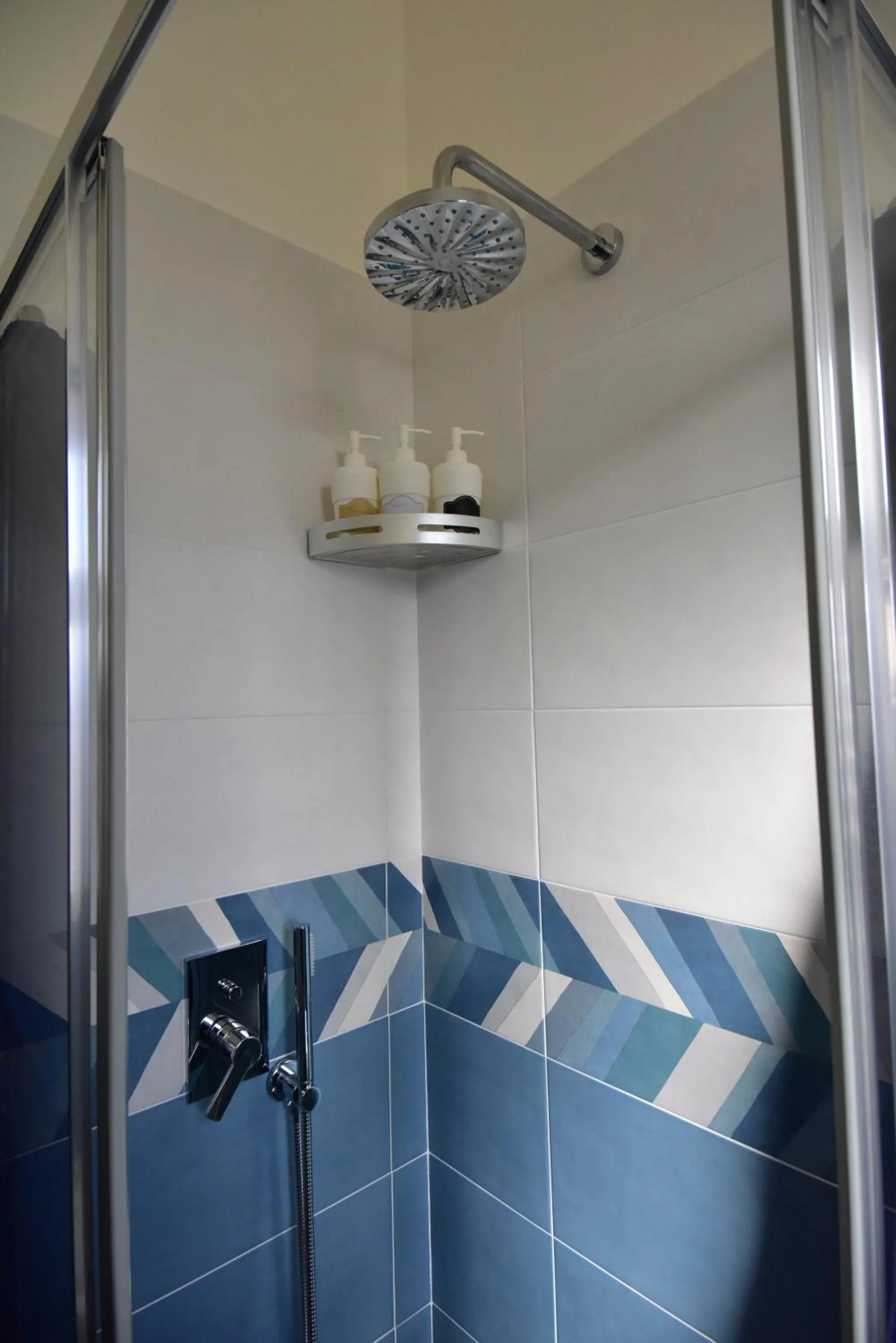 Shower in B&B Lambda