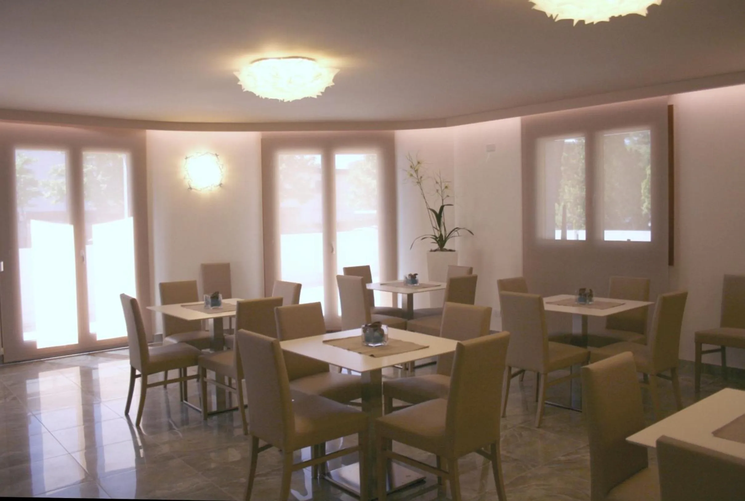 Restaurant/places to eat in Apart Hotel Atlantic