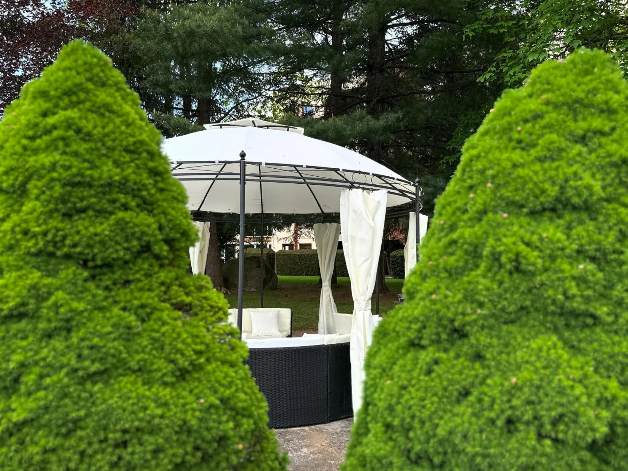 Garden in Hotel Les Vallées Labellemontagne