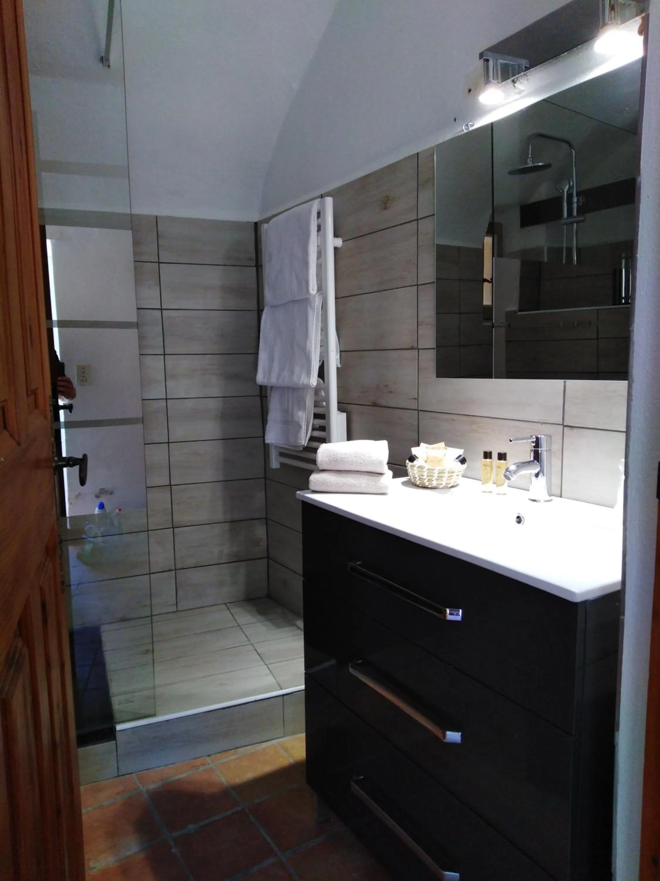 Bathroom in Logis Hôtel Restaurant Gîte La Bastide du Vébron