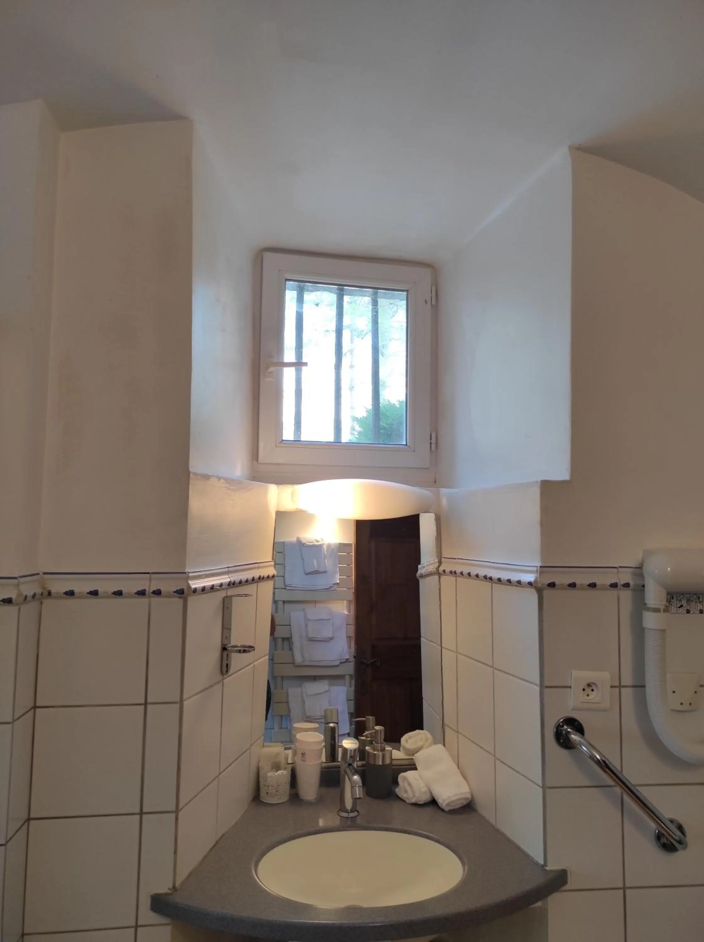 Bathroom in Logis Hôtel Restaurant Gîte La Bastide du Vébron