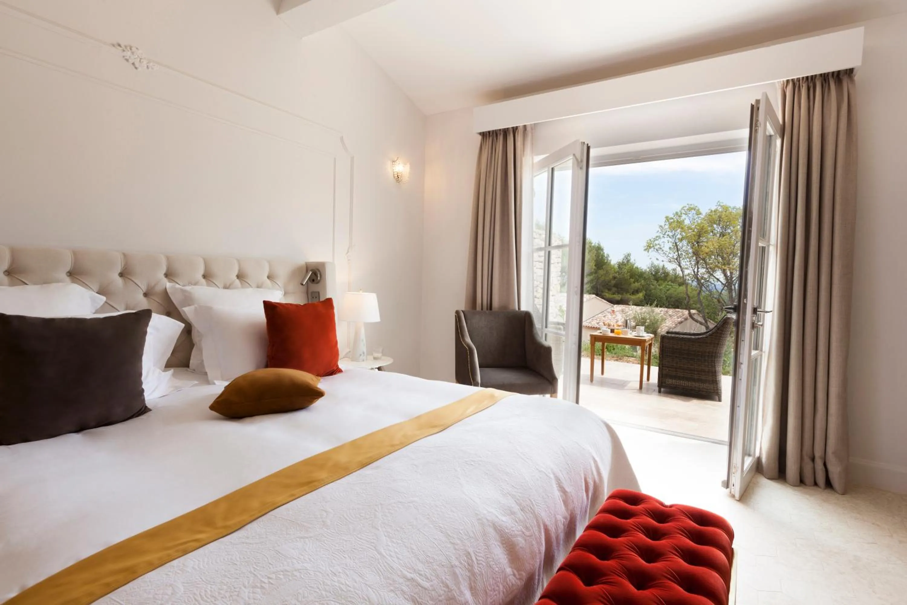Bed in Mas des Herbes Blanches Hôtel & Spa – Relais & Châteaux