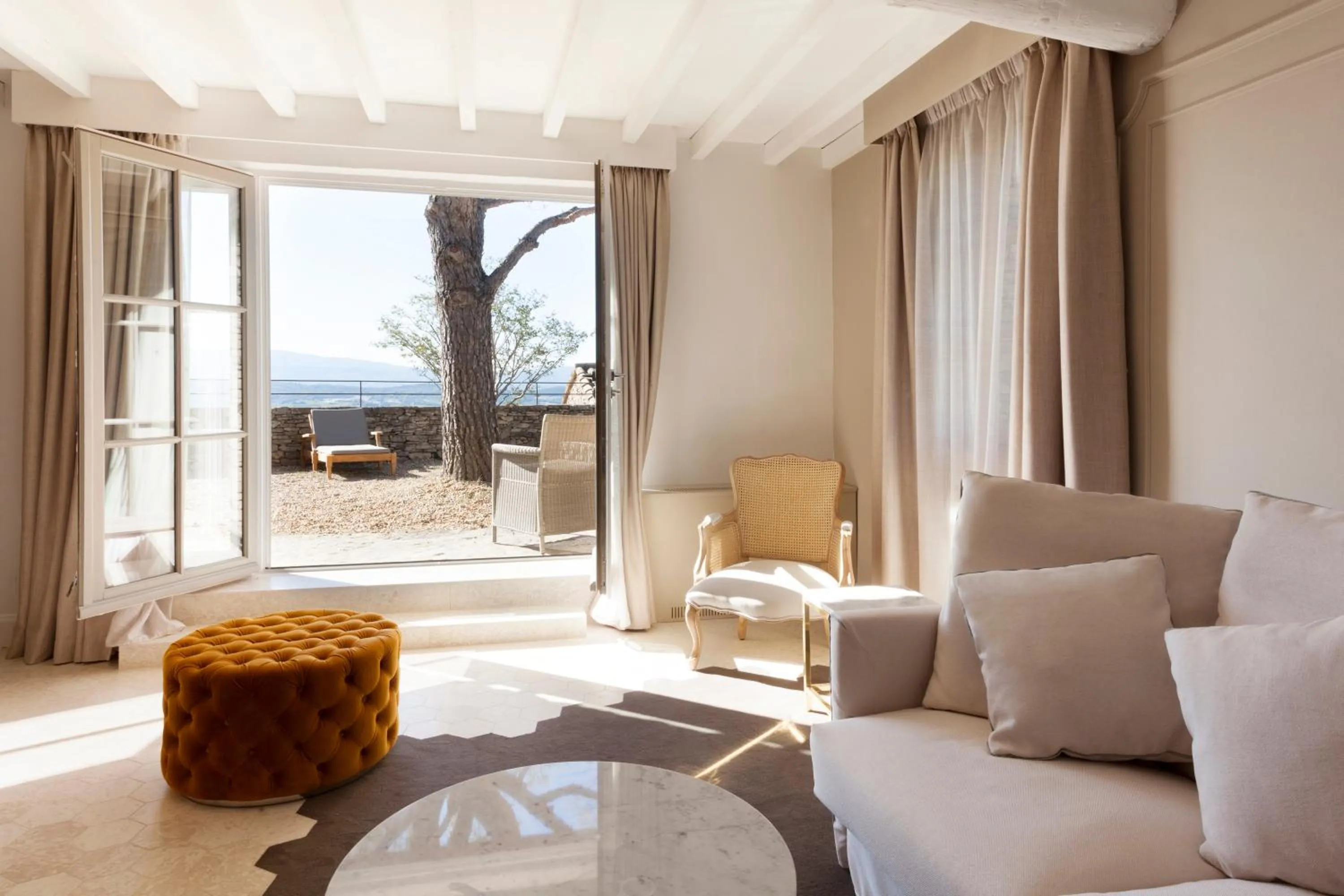 Living room in Mas des Herbes Blanches Hôtel & Spa – Relais & Châteaux