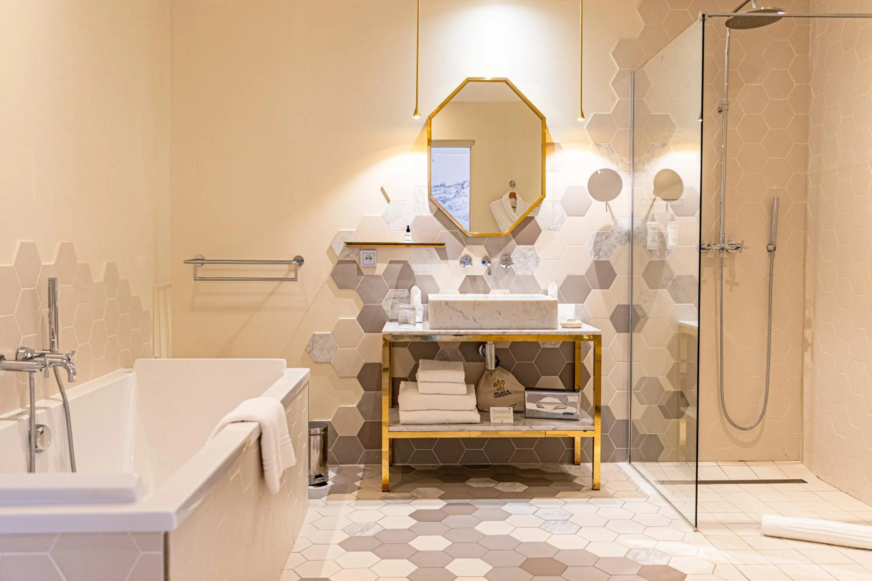 Bathroom in Mas des Herbes Blanches Hôtel & Spa – Relais & Châteaux