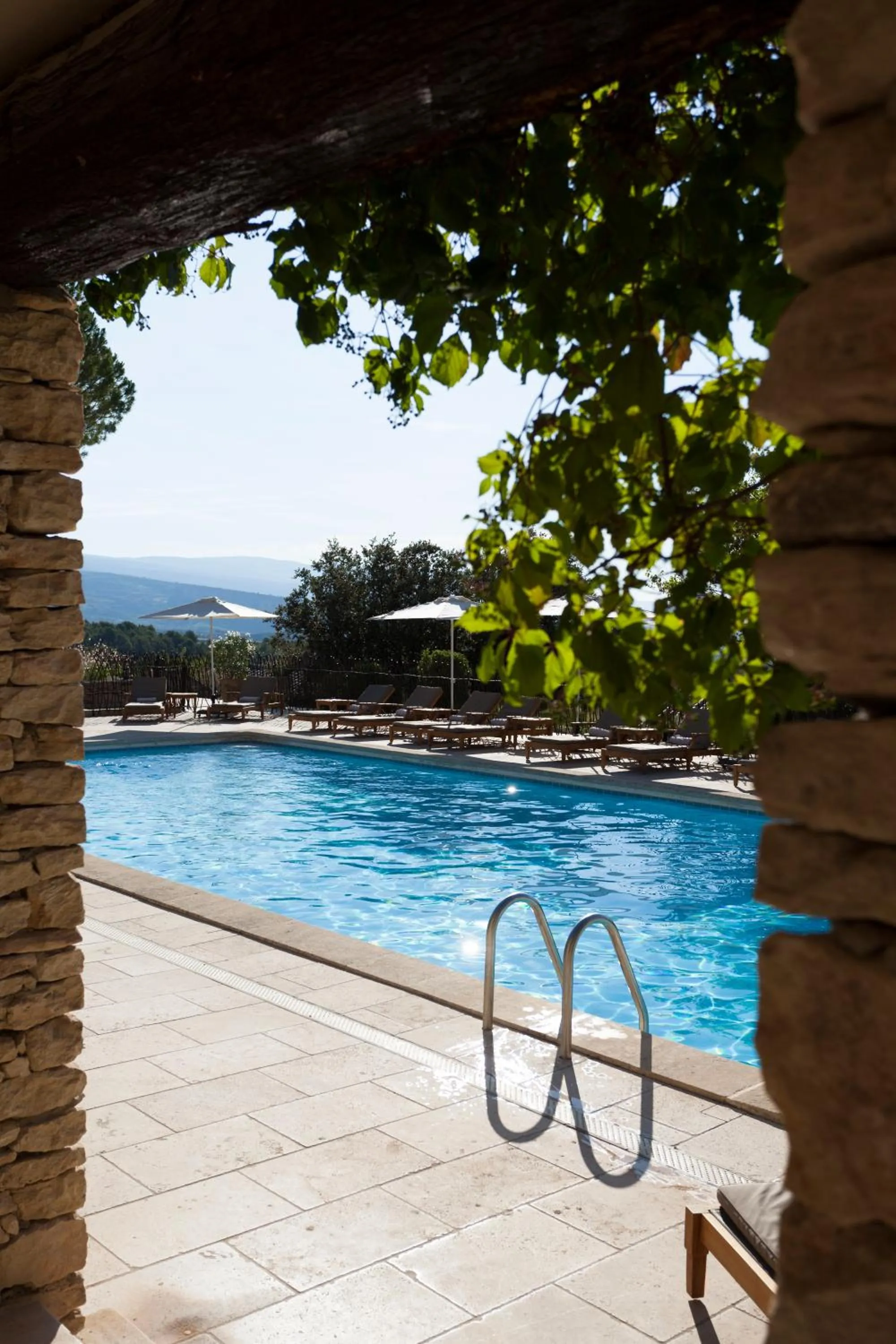 Patio in Mas des Herbes Blanches Hôtel & Spa – Relais & Châteaux