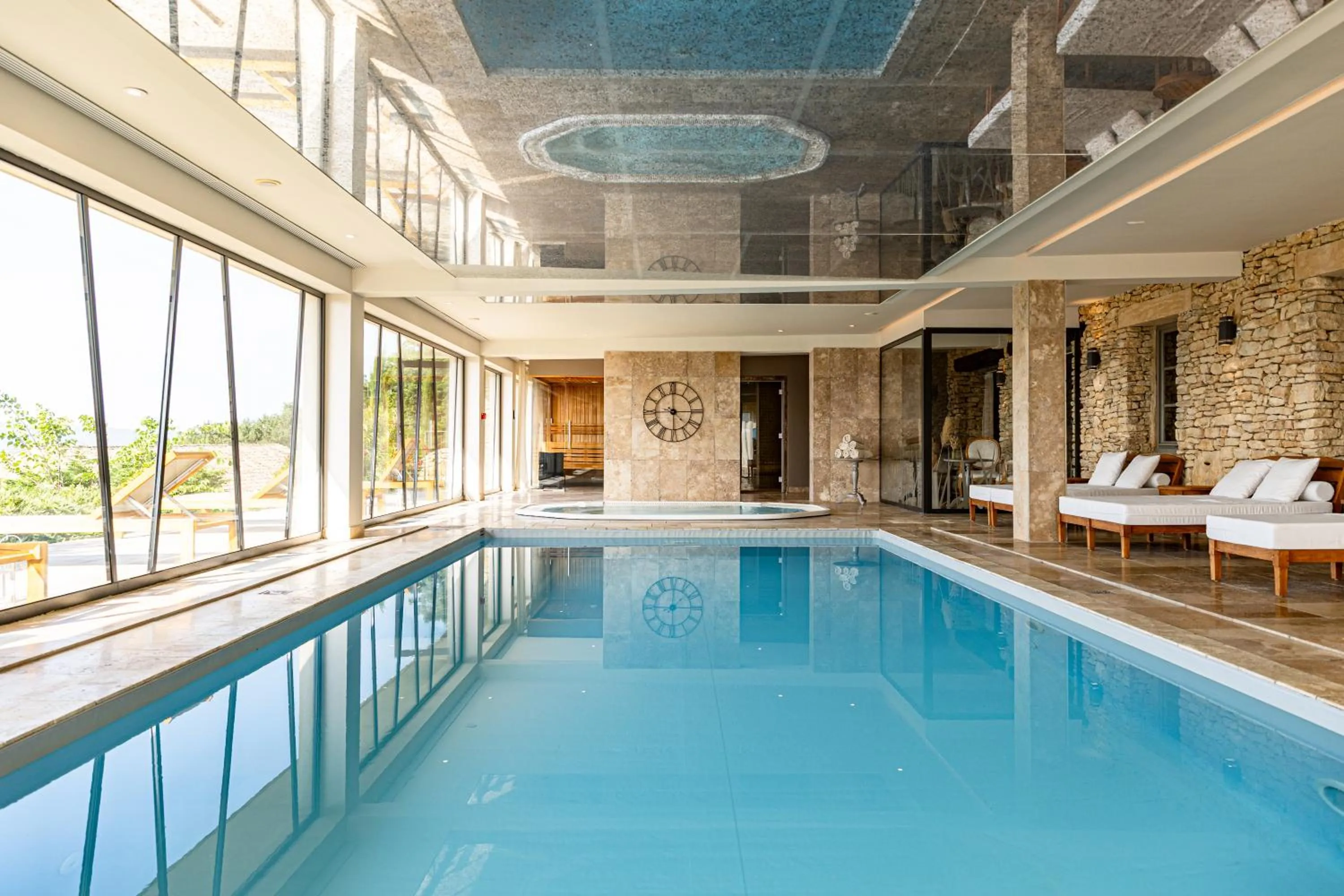 Spa and wellness centre/facilities in Mas des Herbes Blanches Hôtel & Spa – Relais & Châteaux