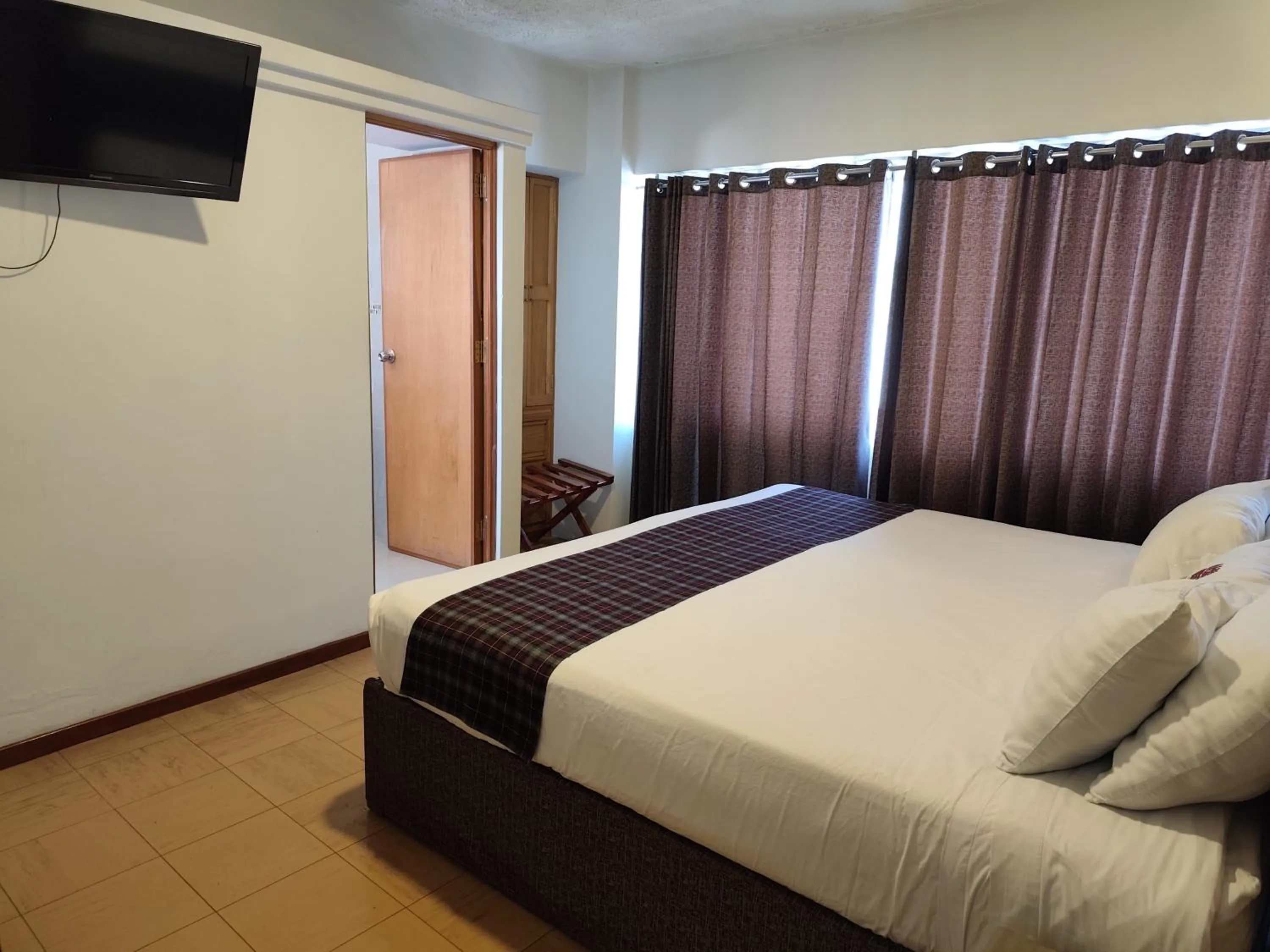 Photo of the whole room, Bed in TERRAMISTICA CENTRO BY Casa Consuelo